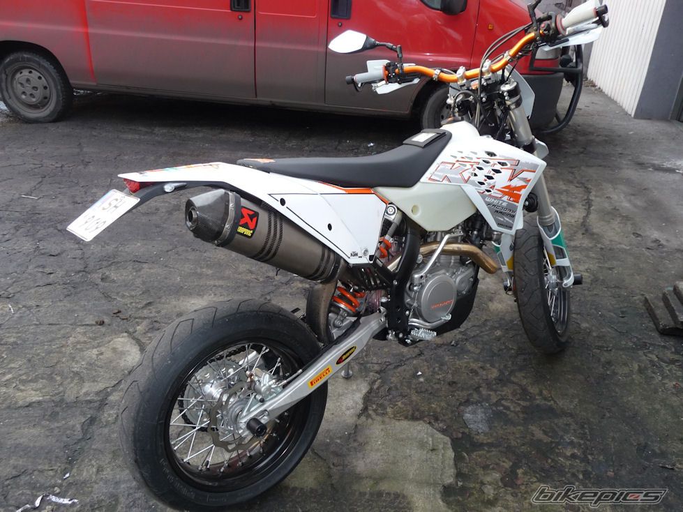 Photo 1562705