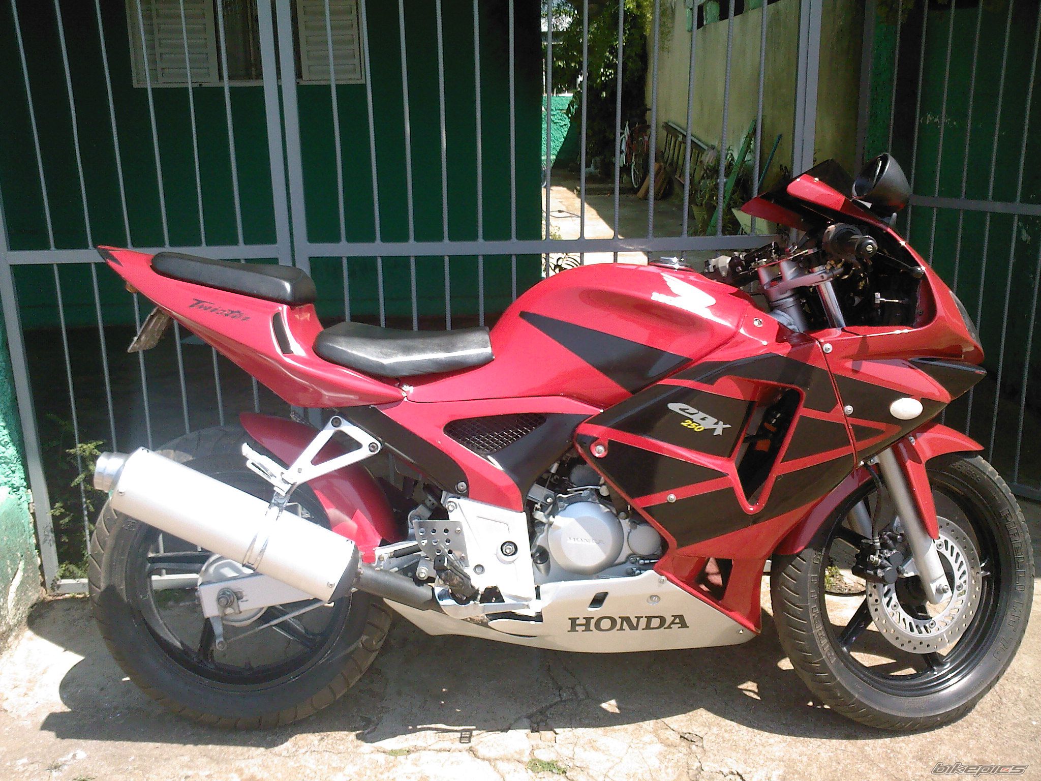 Photo 1563004