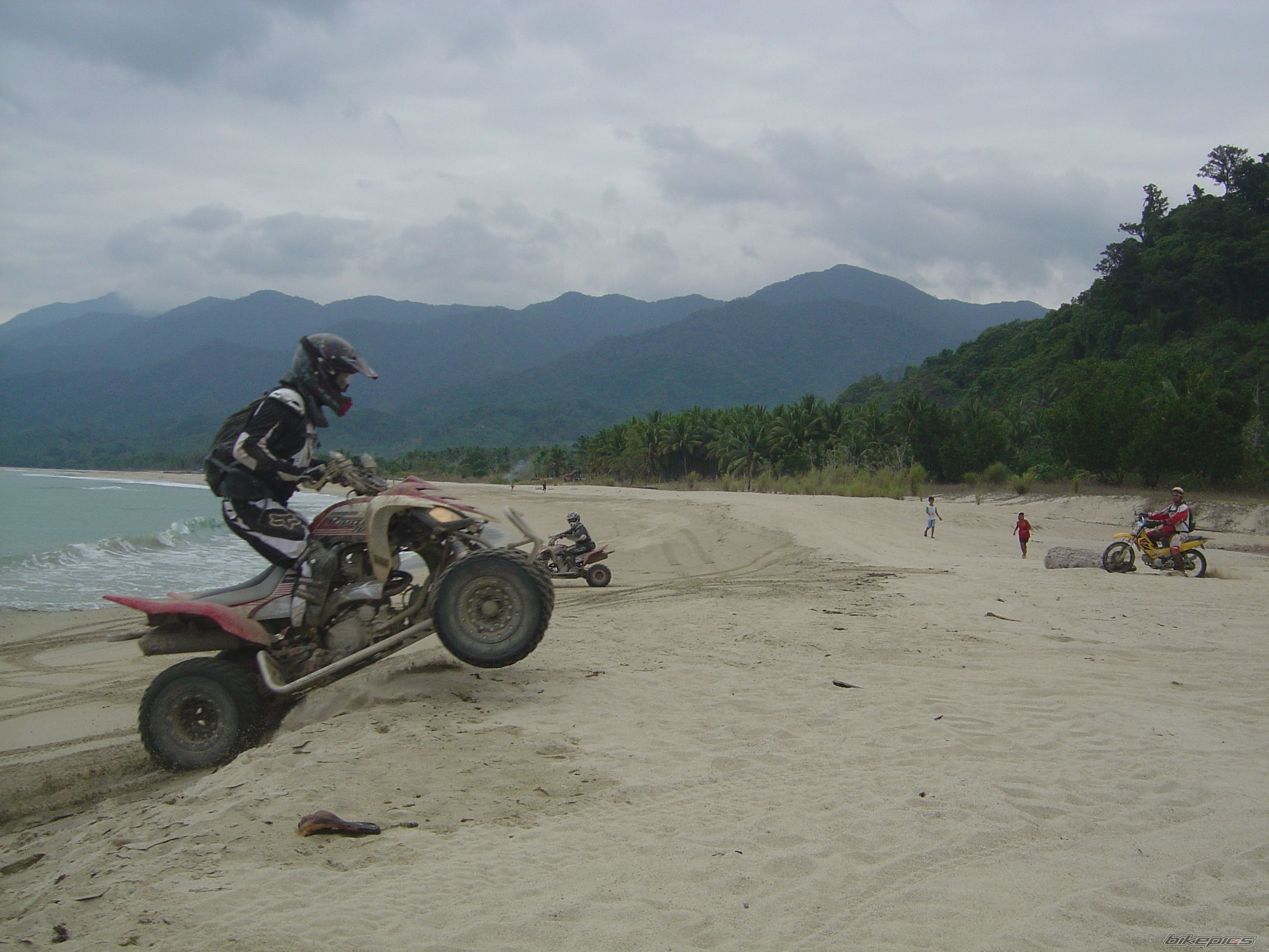 Photo 1566881