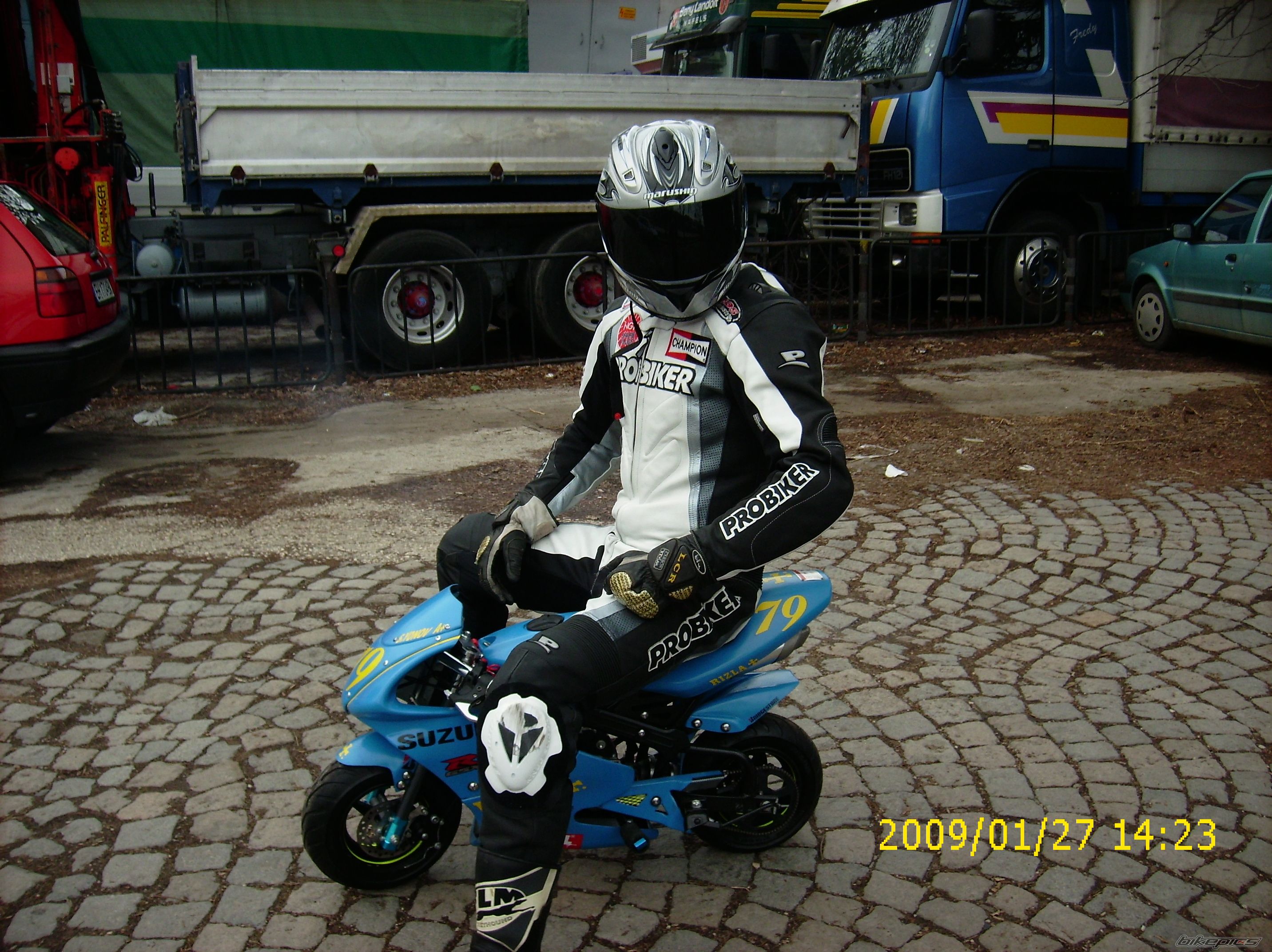 Photo 1569606