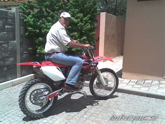 Photo 1569995