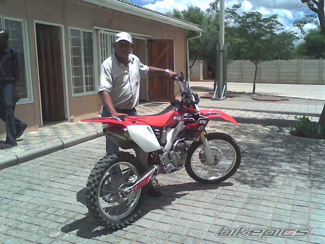 Photo 1569998