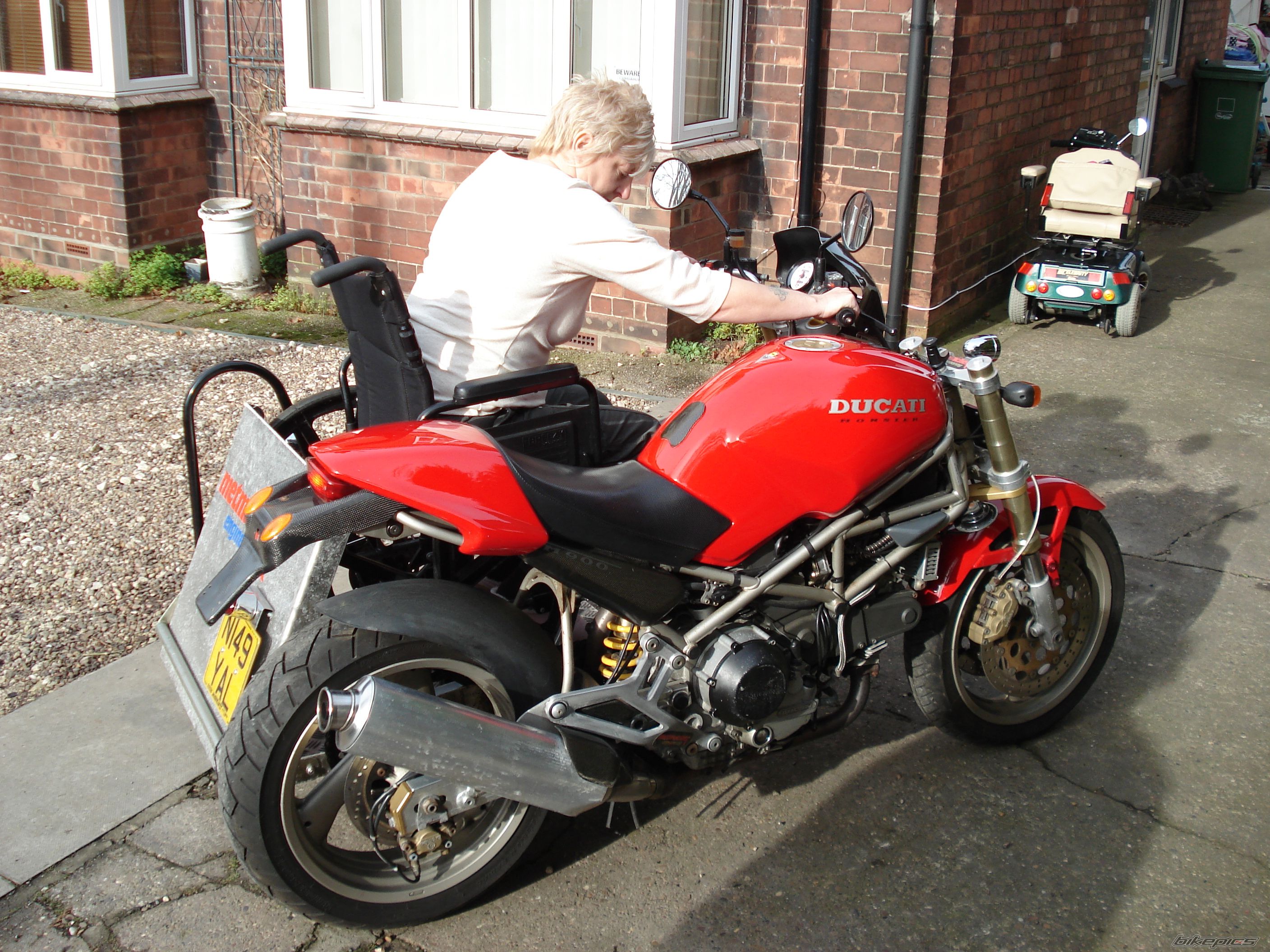 Photo 1573712