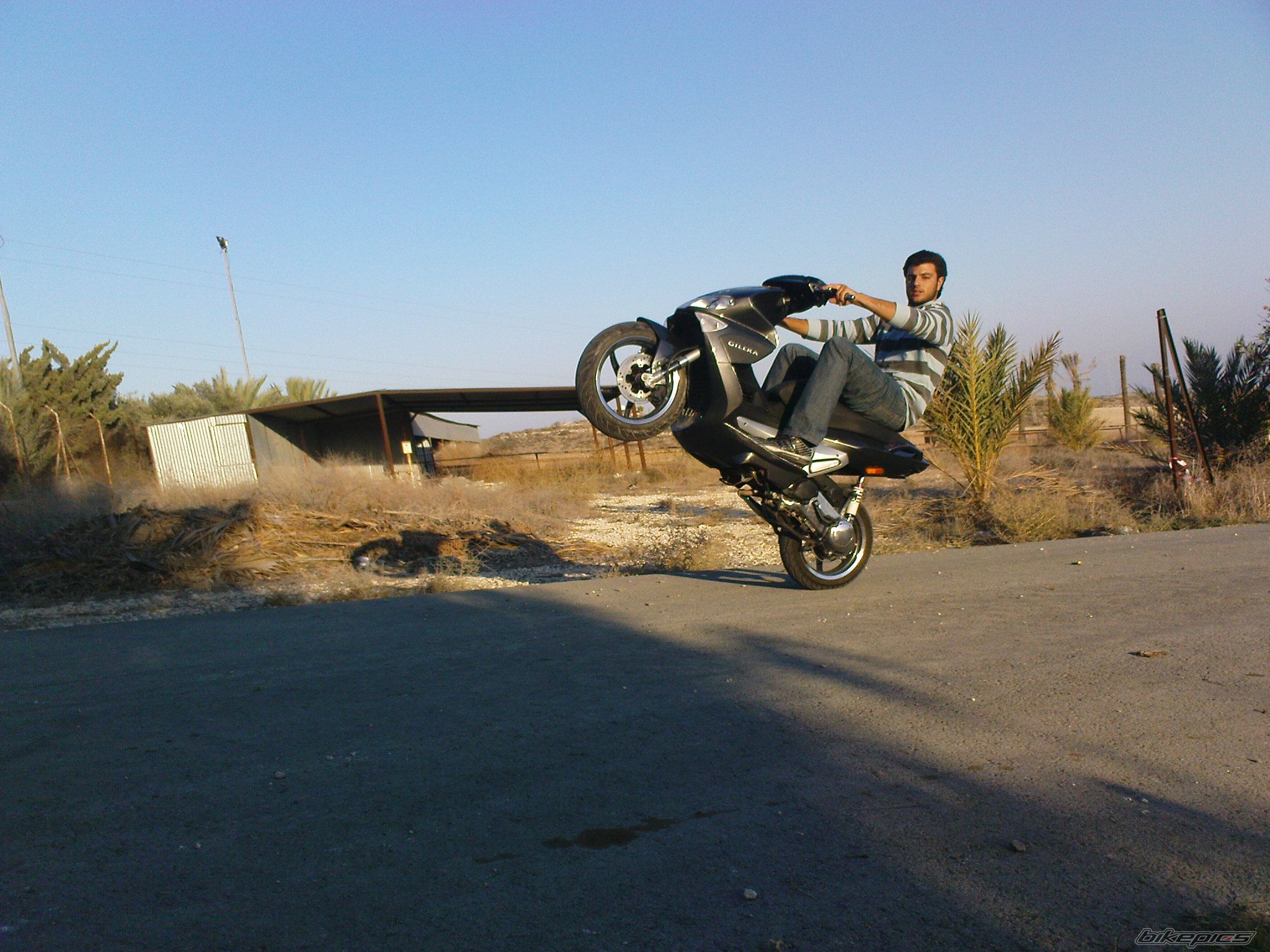Photo 1573837