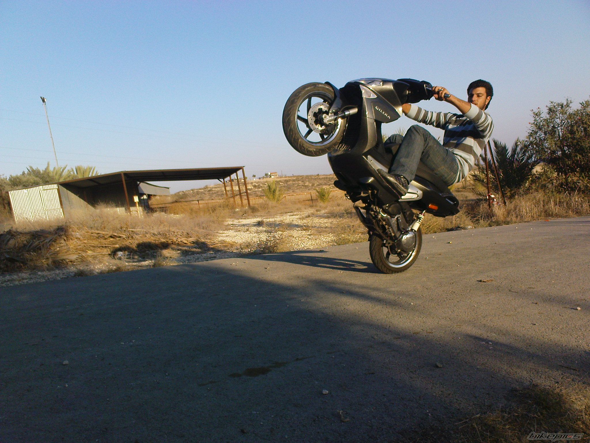 Photo 1573841