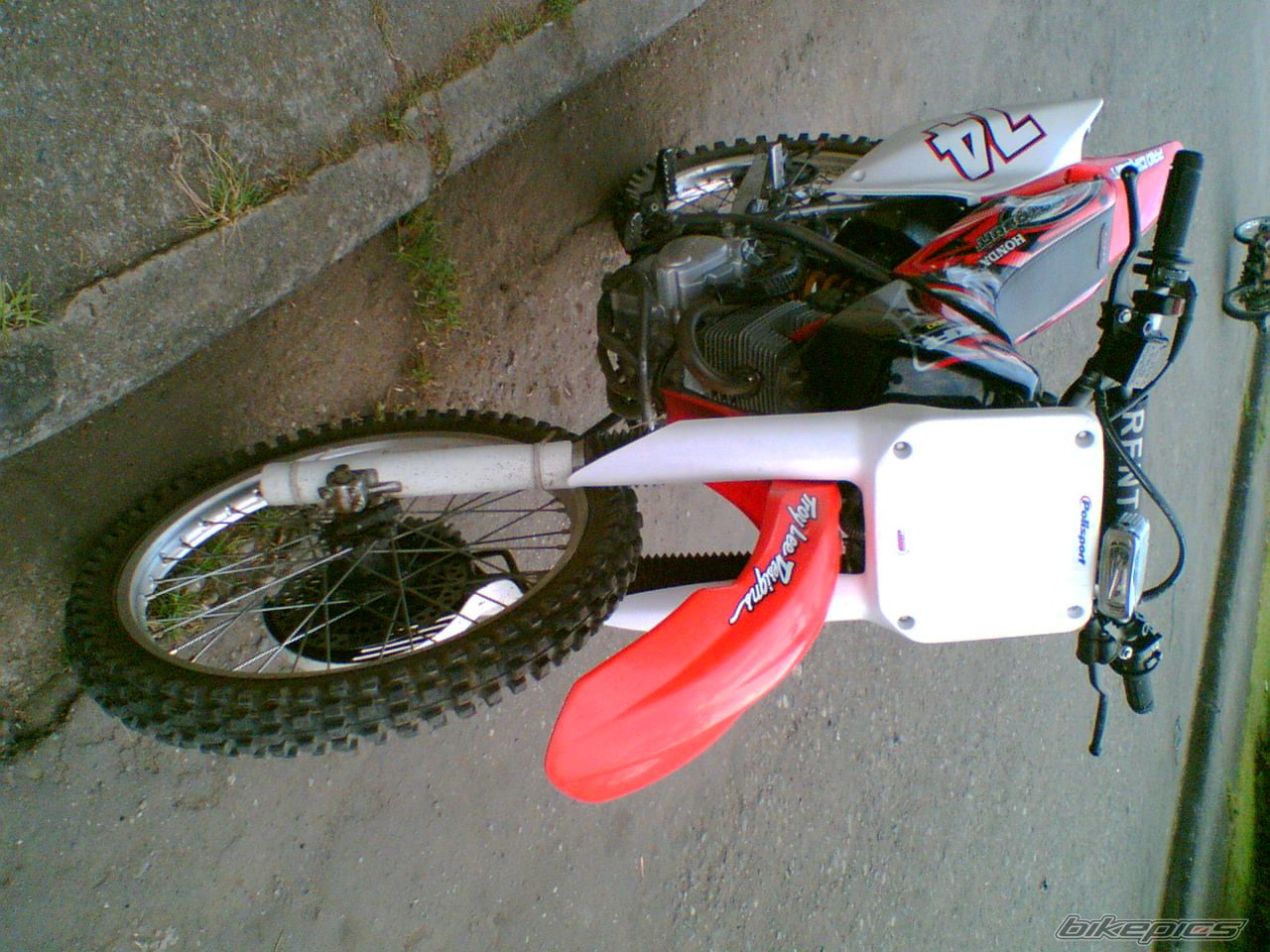 Photo 1574746