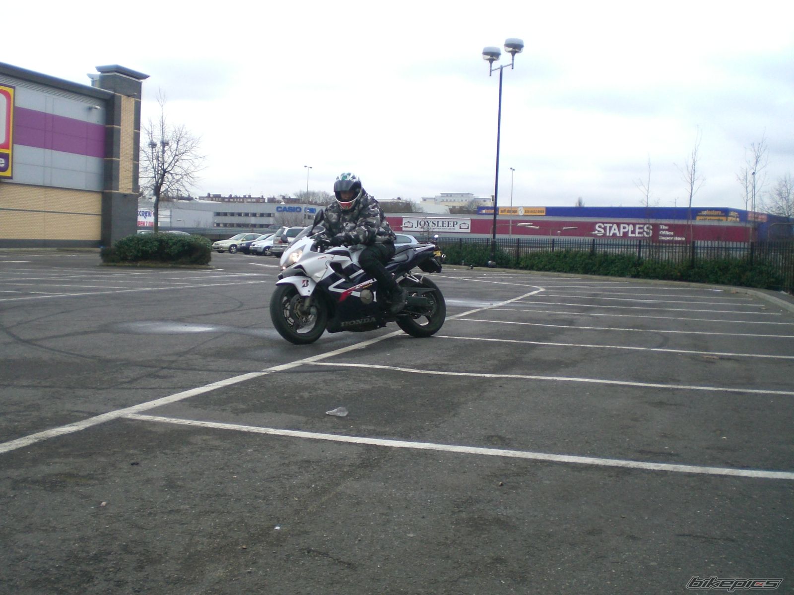 Photo 1575982