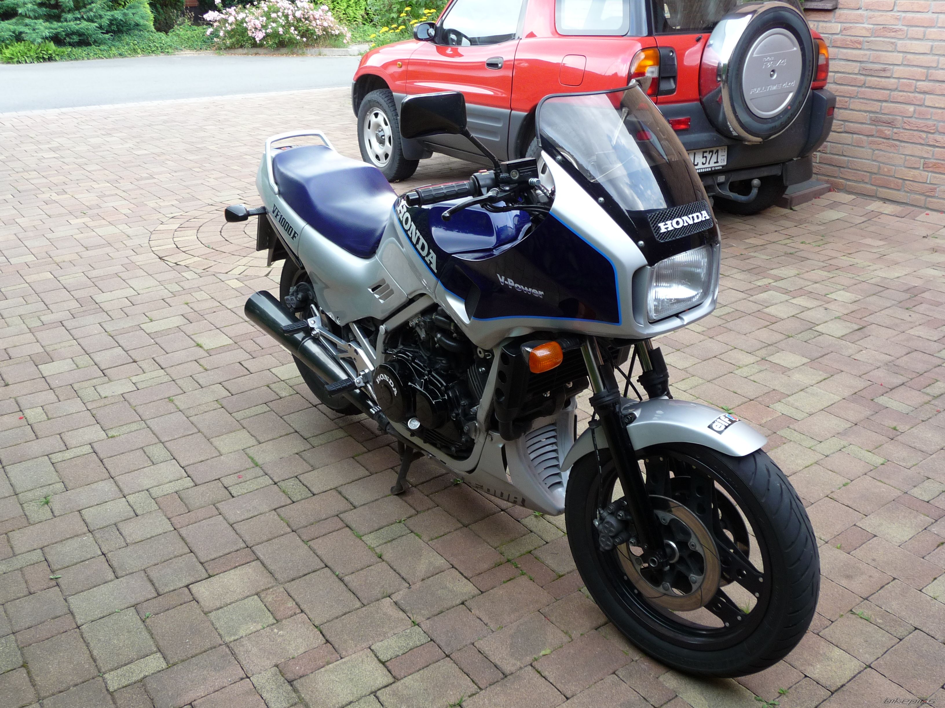 Photo 1577359