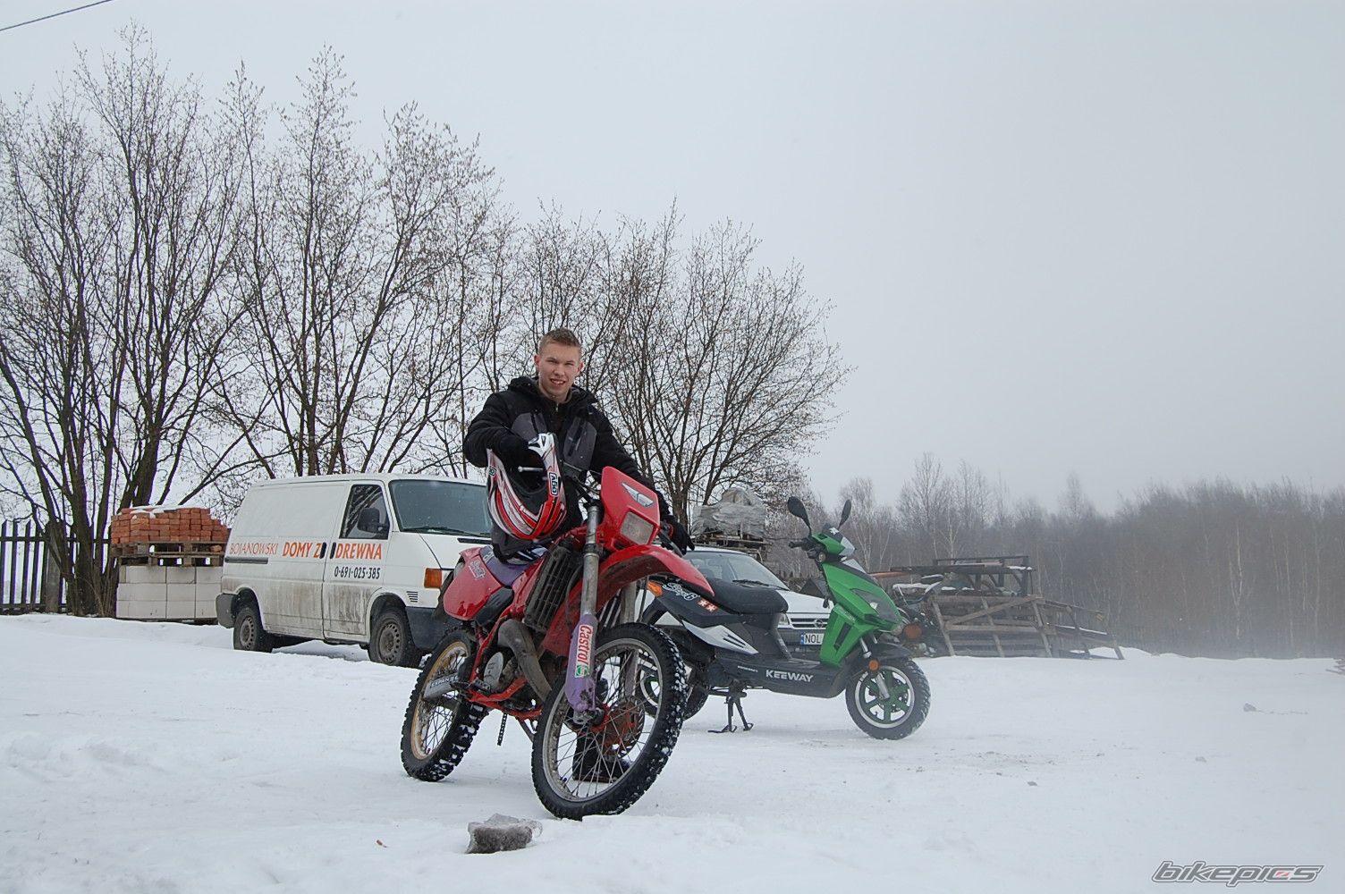 Photo 1580257
