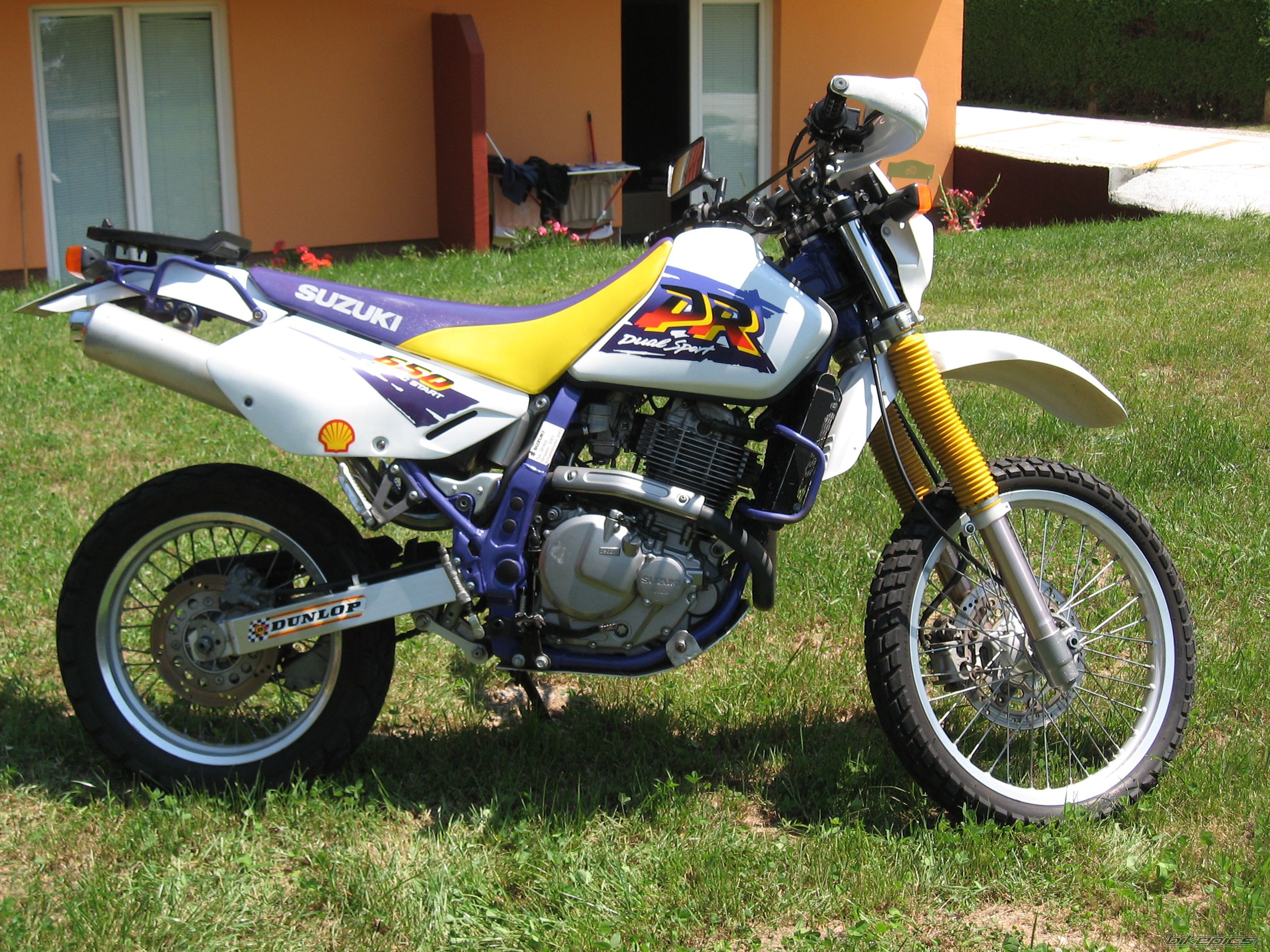 Photo 1582811