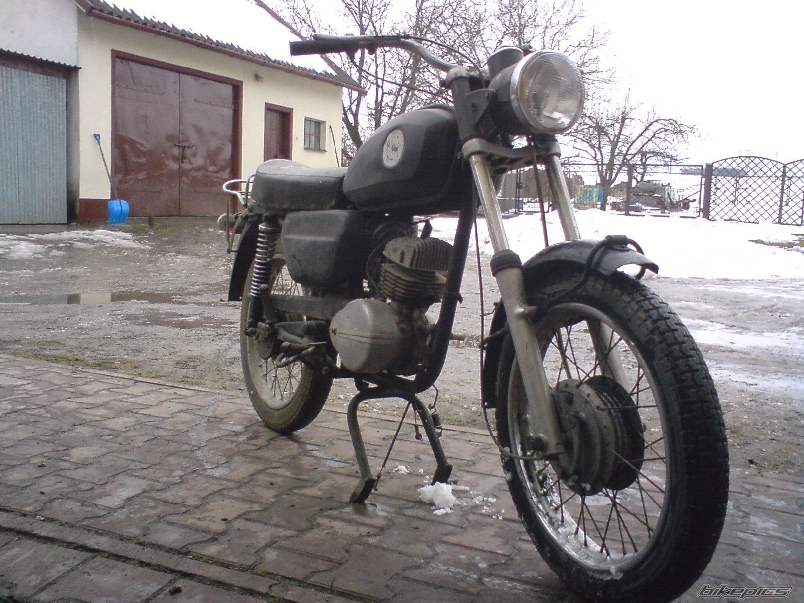 Photo 1584040
