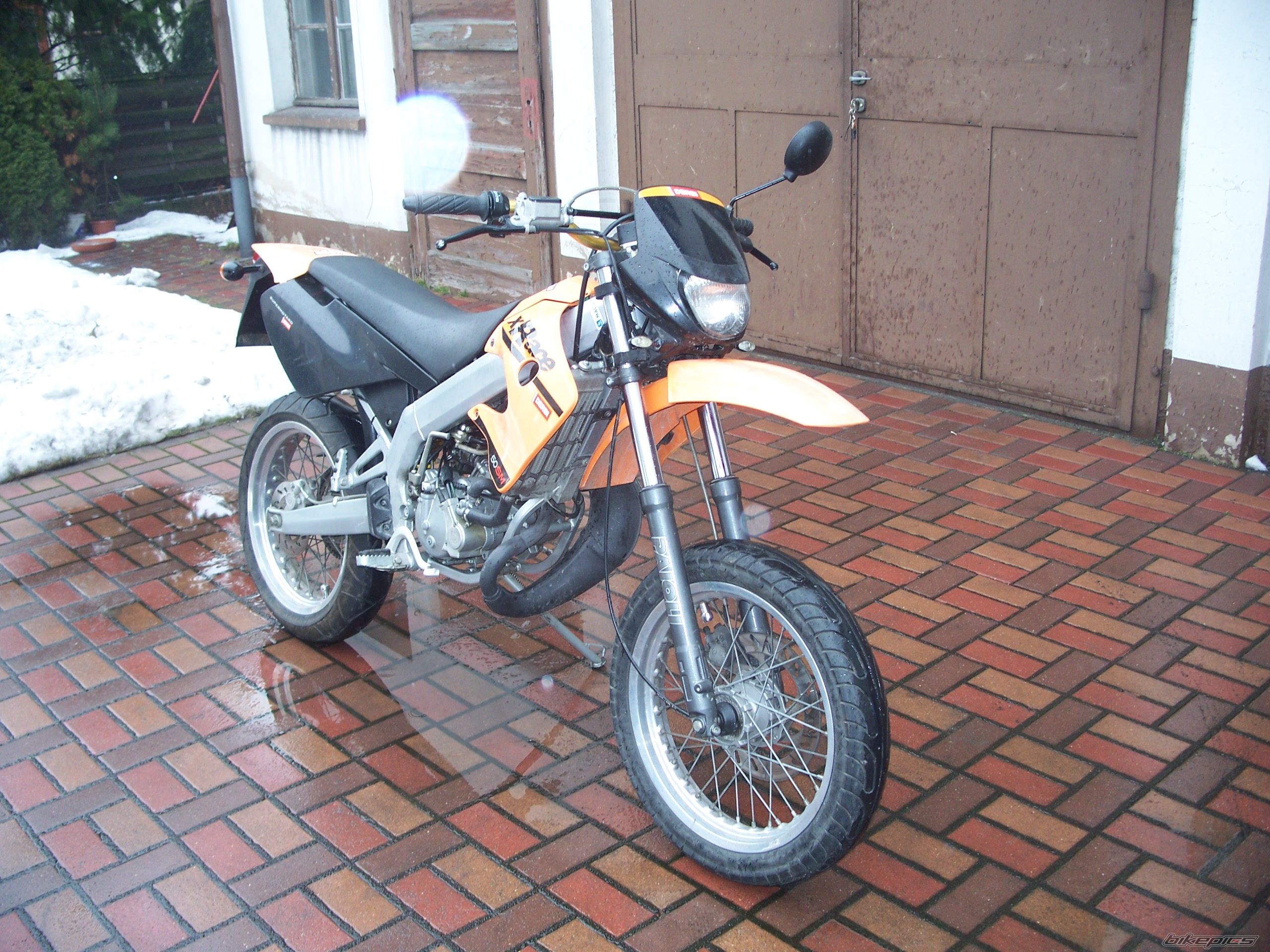 Photo 1584111
