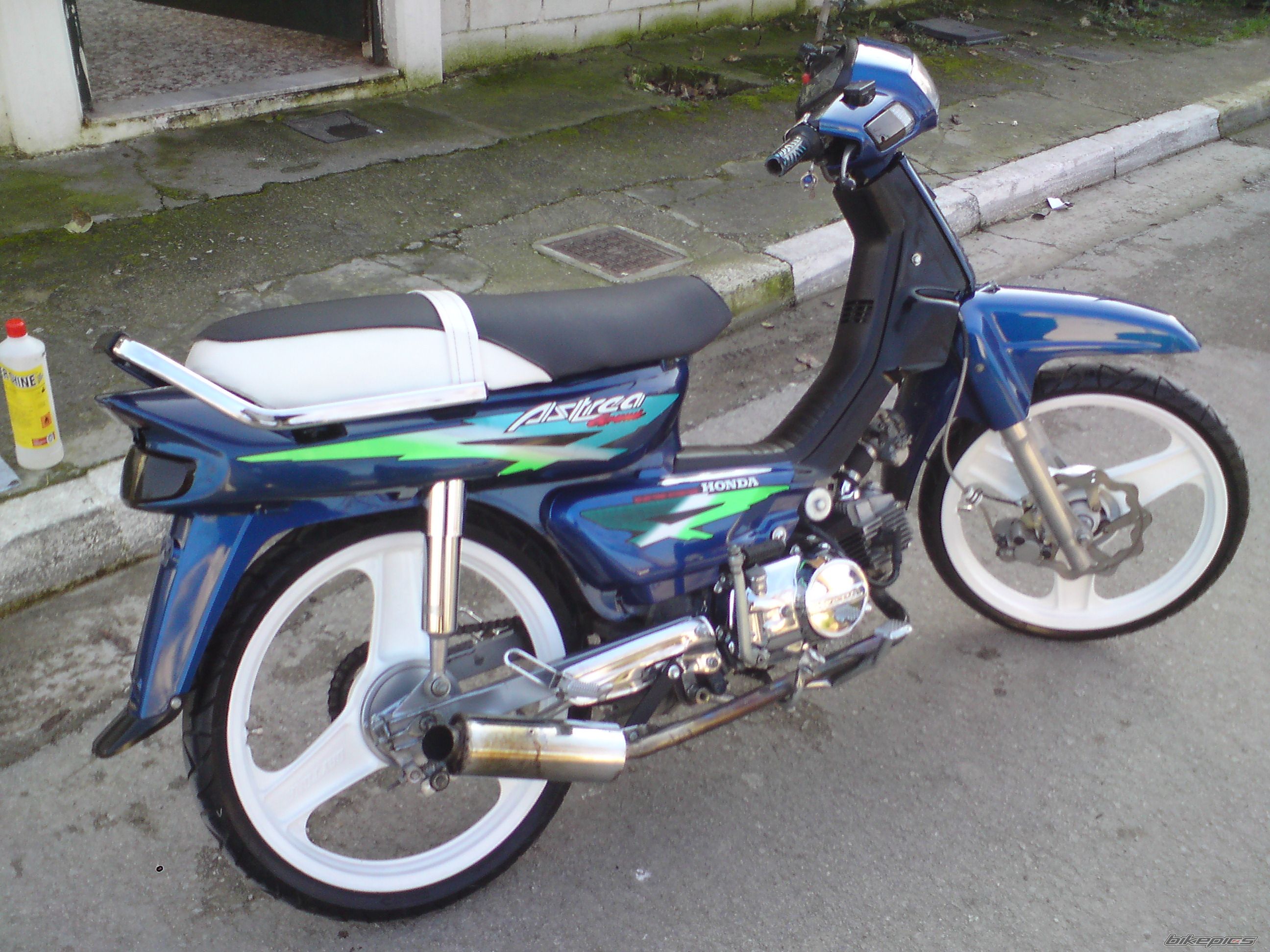 Photo 1584135