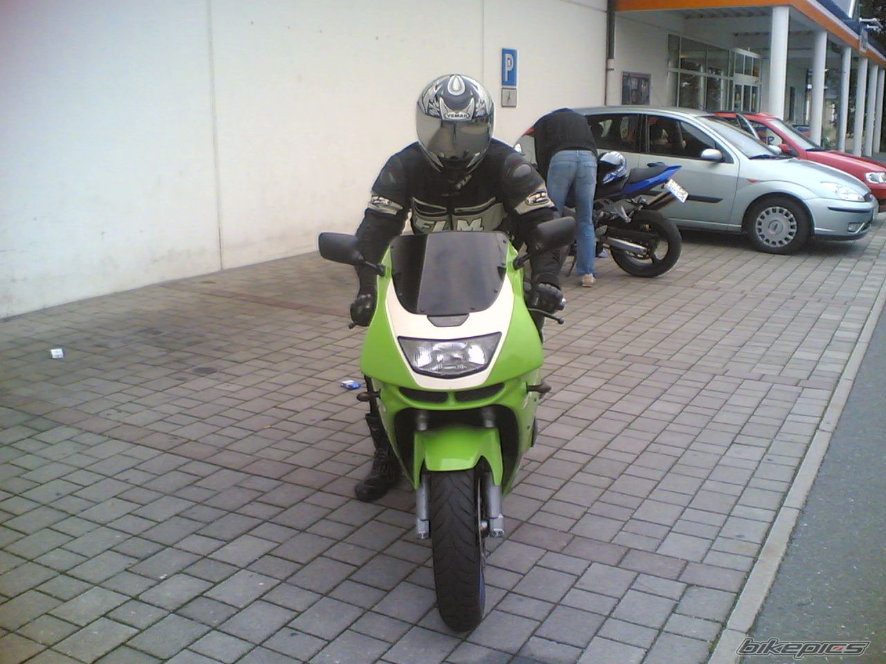 Photo 1584395