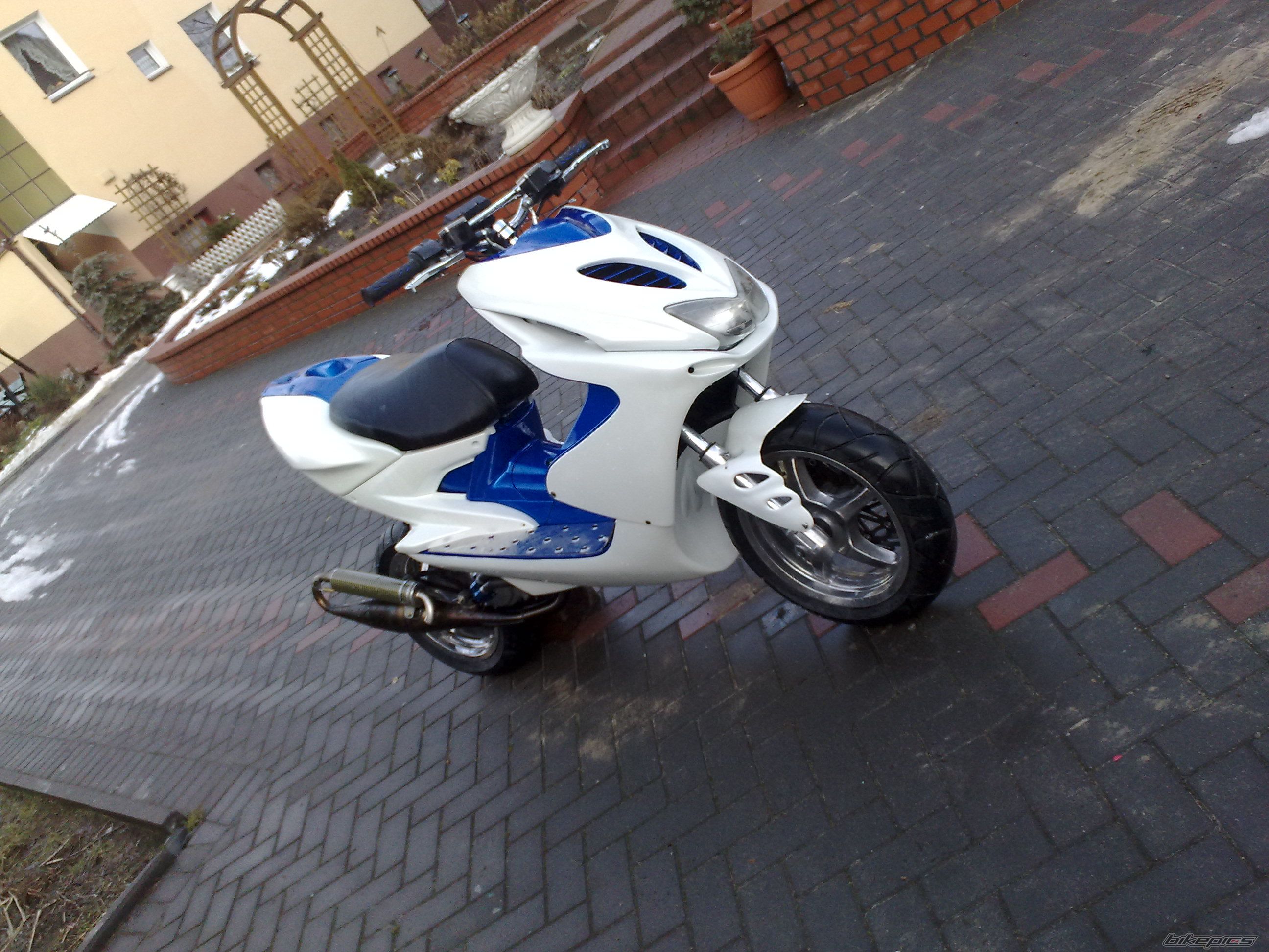 Photo 1584412