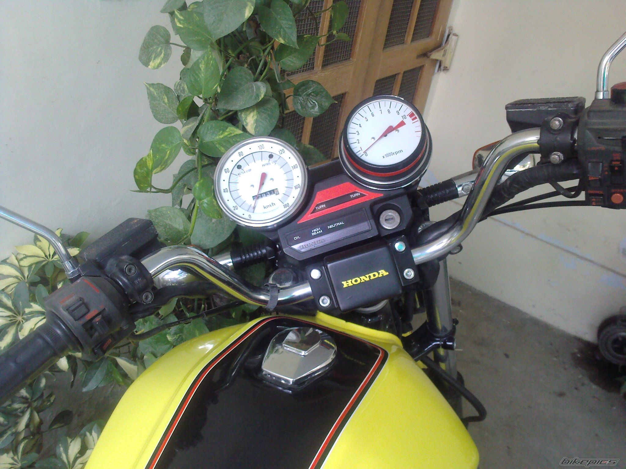Photo 1584527