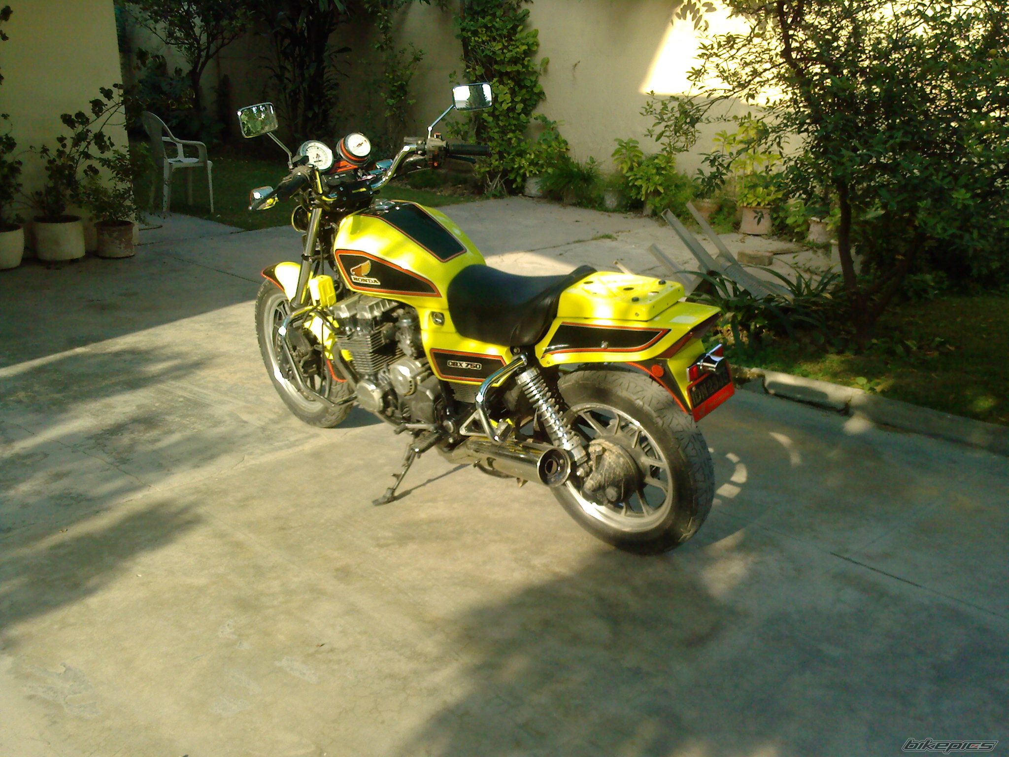 Photo 1584537