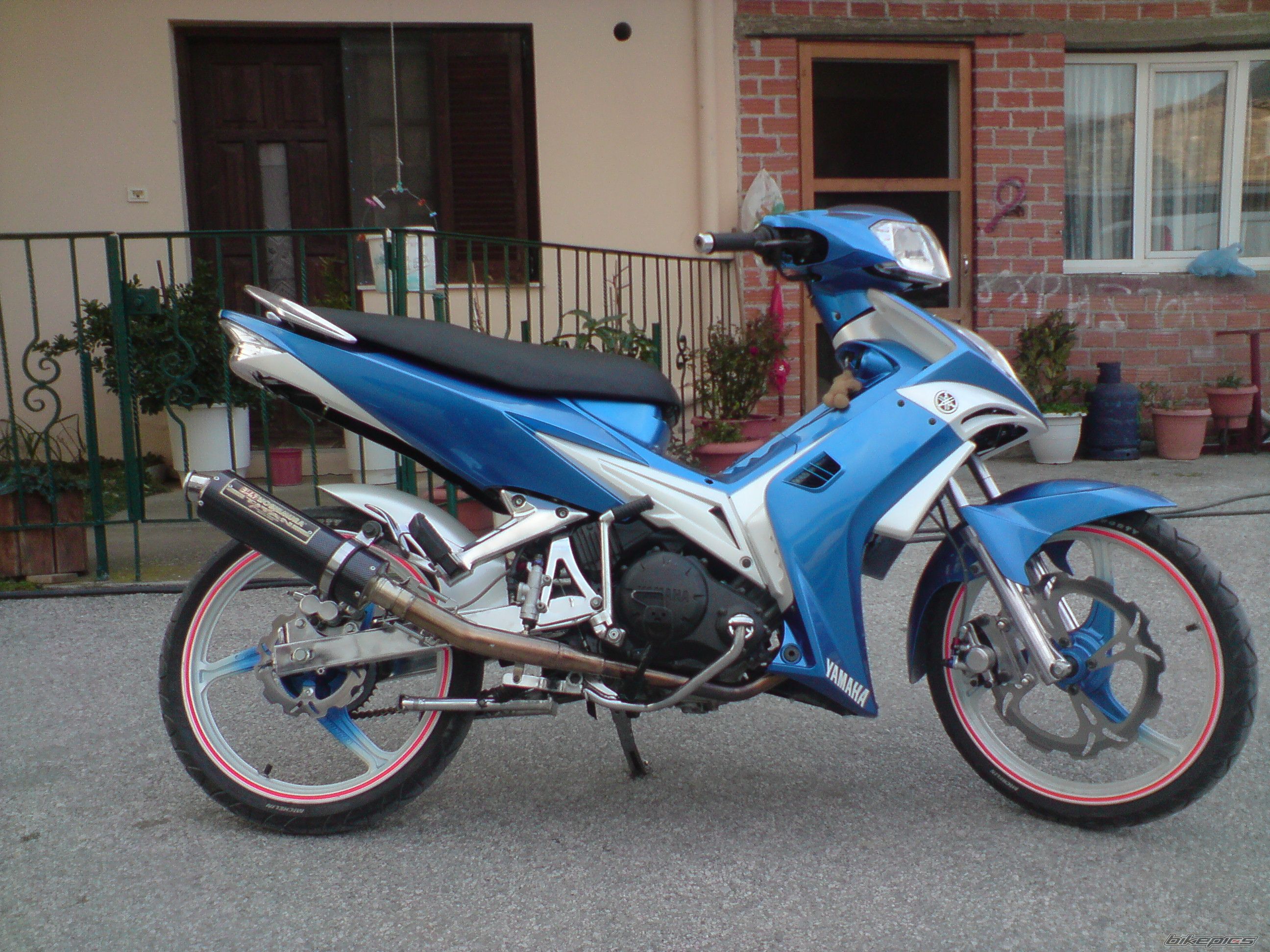 Photo 1584676