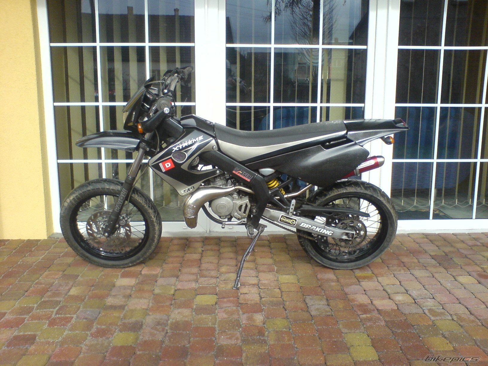 Photo 1584690