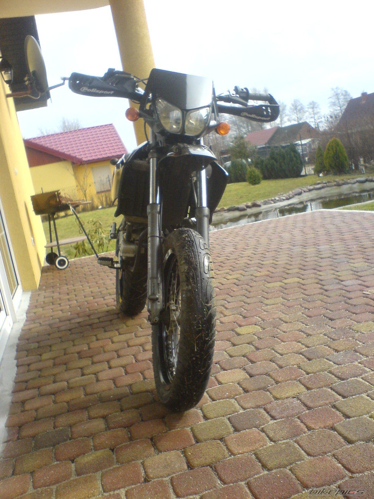 Photo 1584695