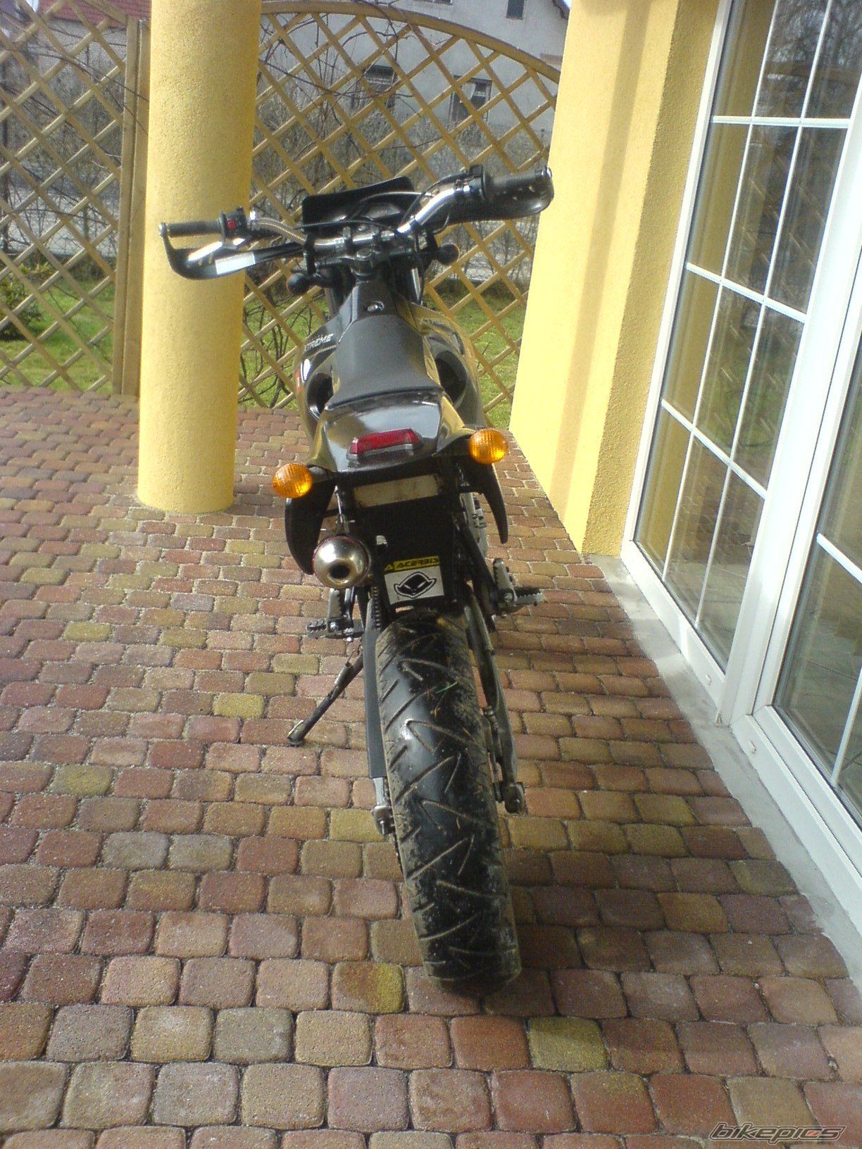 Photo 1584697