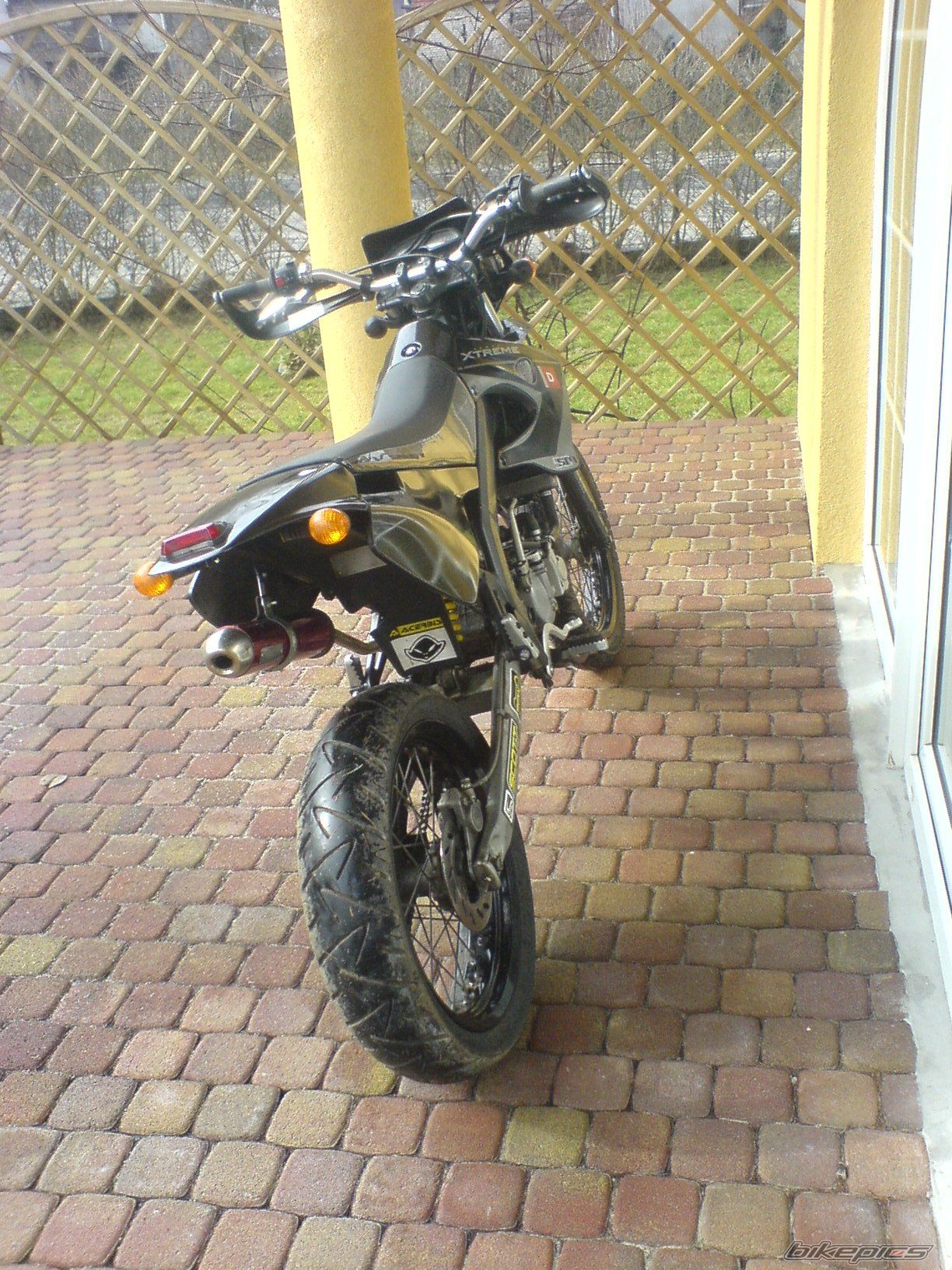 Photo 1584701