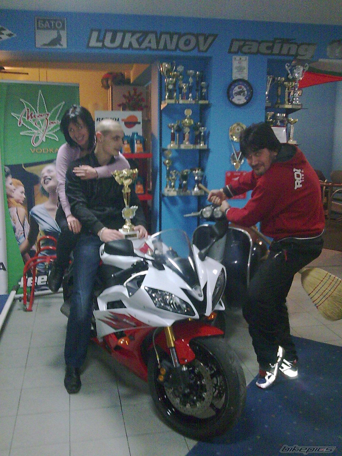Photo 1584988