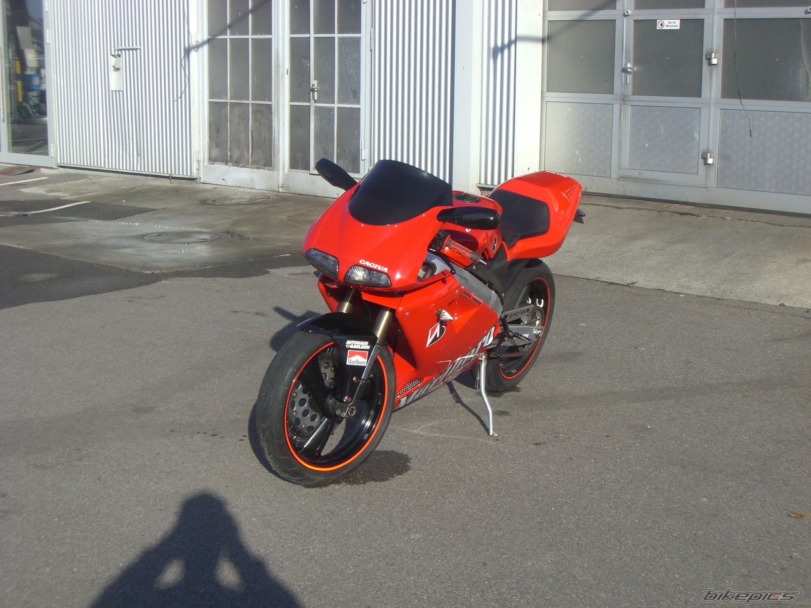 Photo 1585199