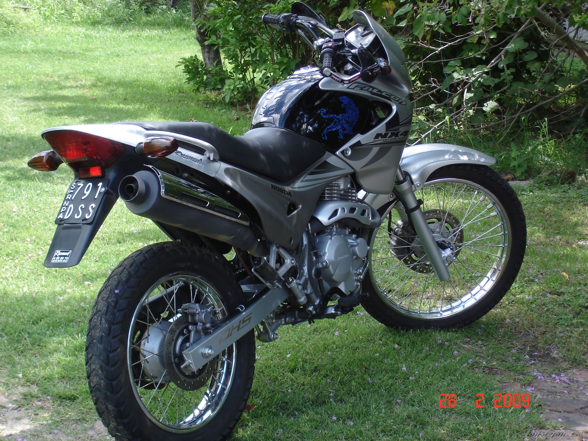 Photo 1585386