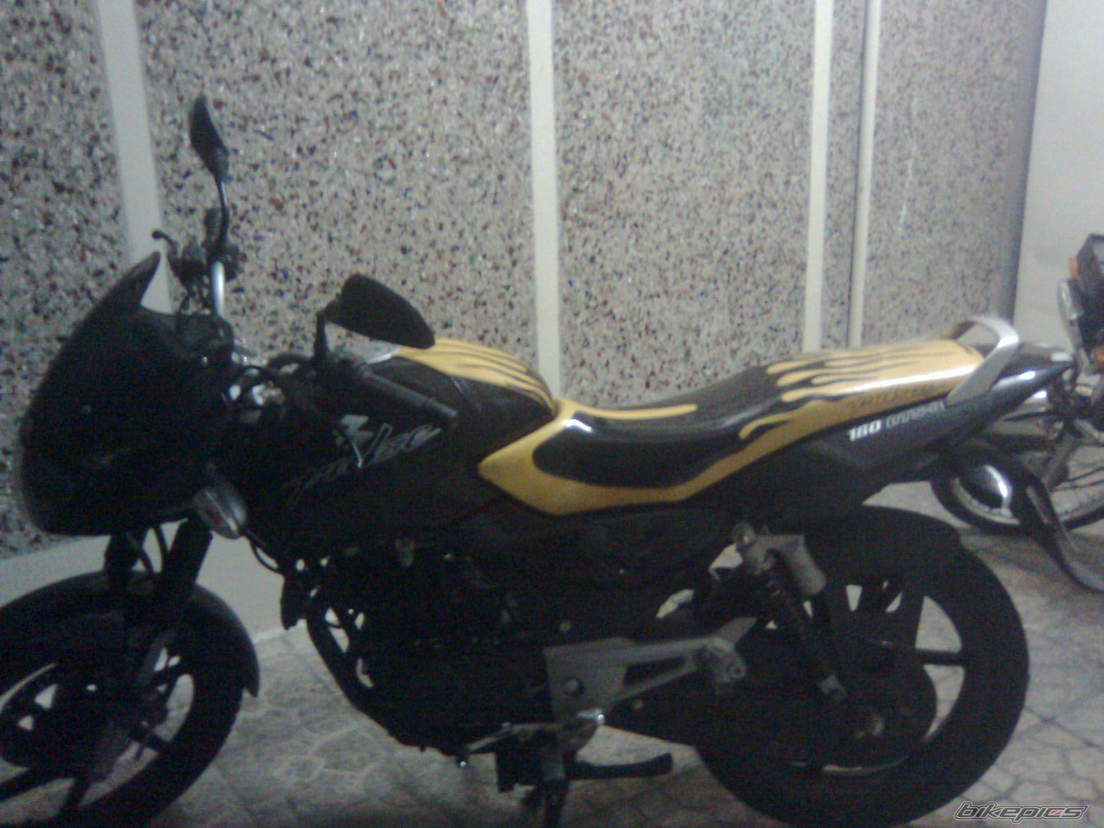 Photo 1585787