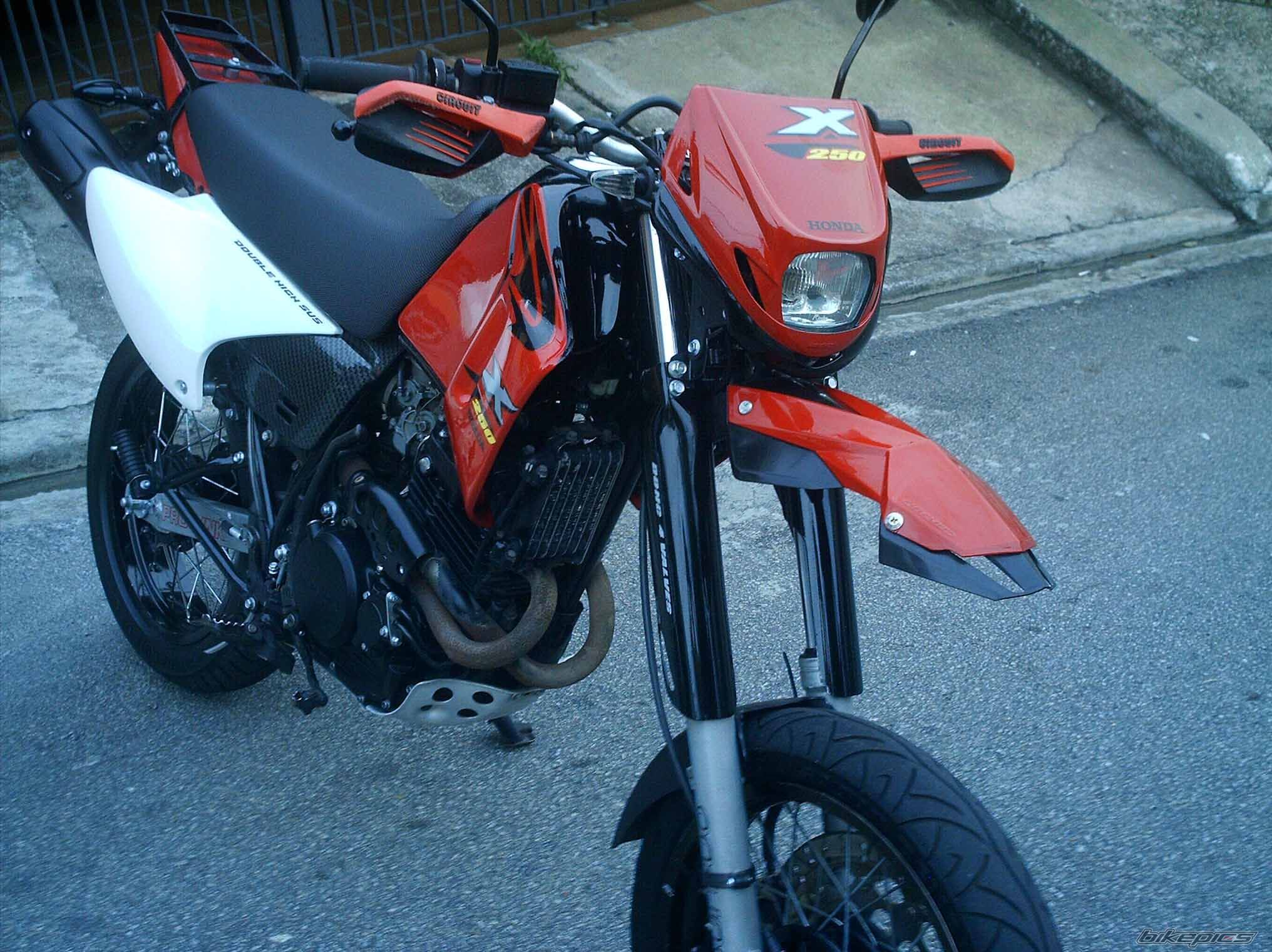 Photo 1585806