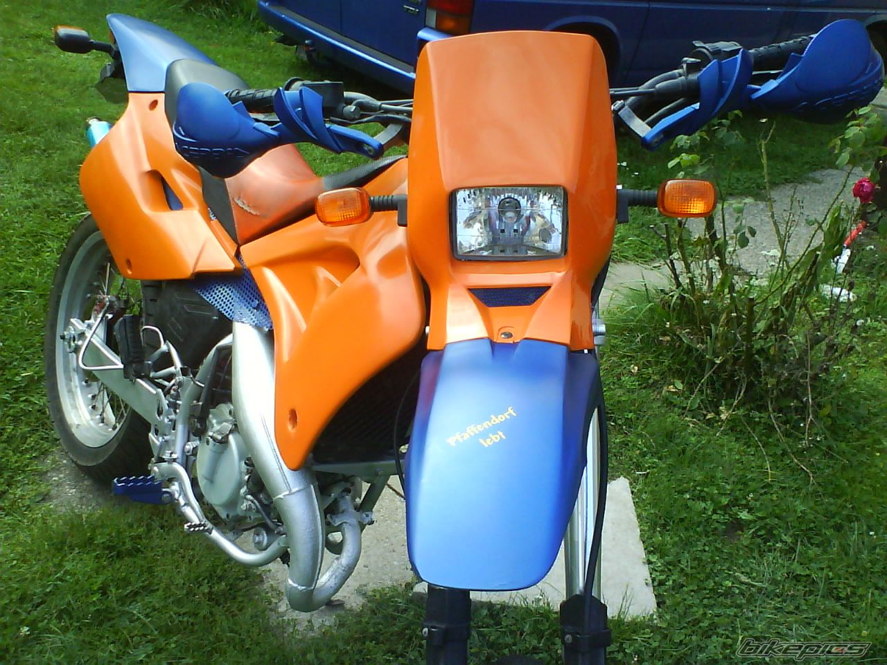 Photo 1586146