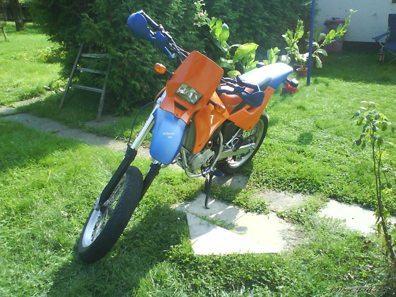 Photo 1586149