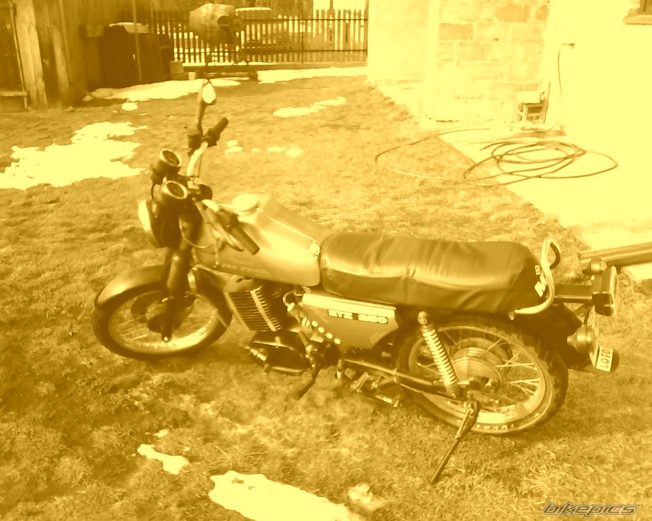 Photo 1586184