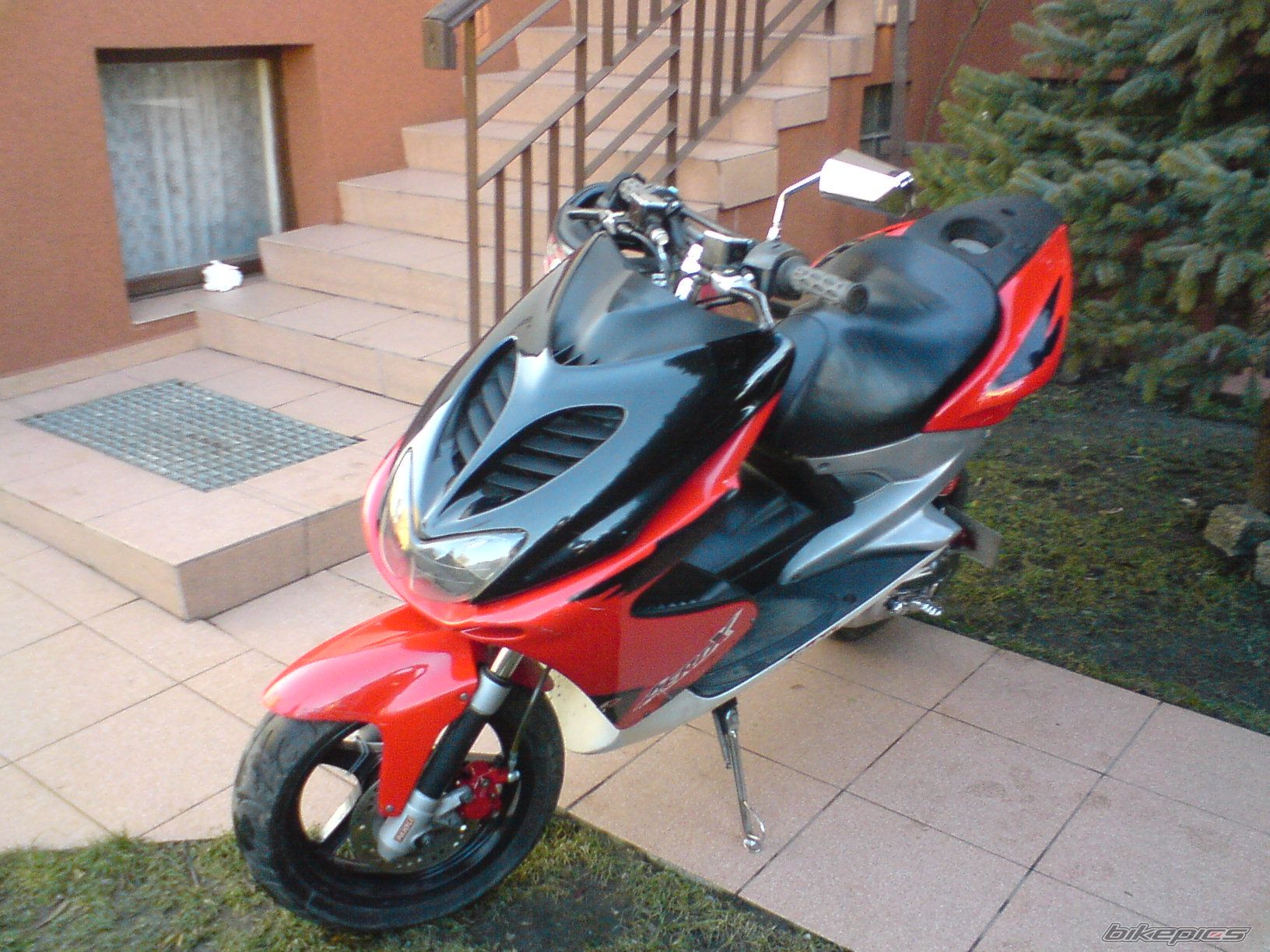 Photo 1586196
