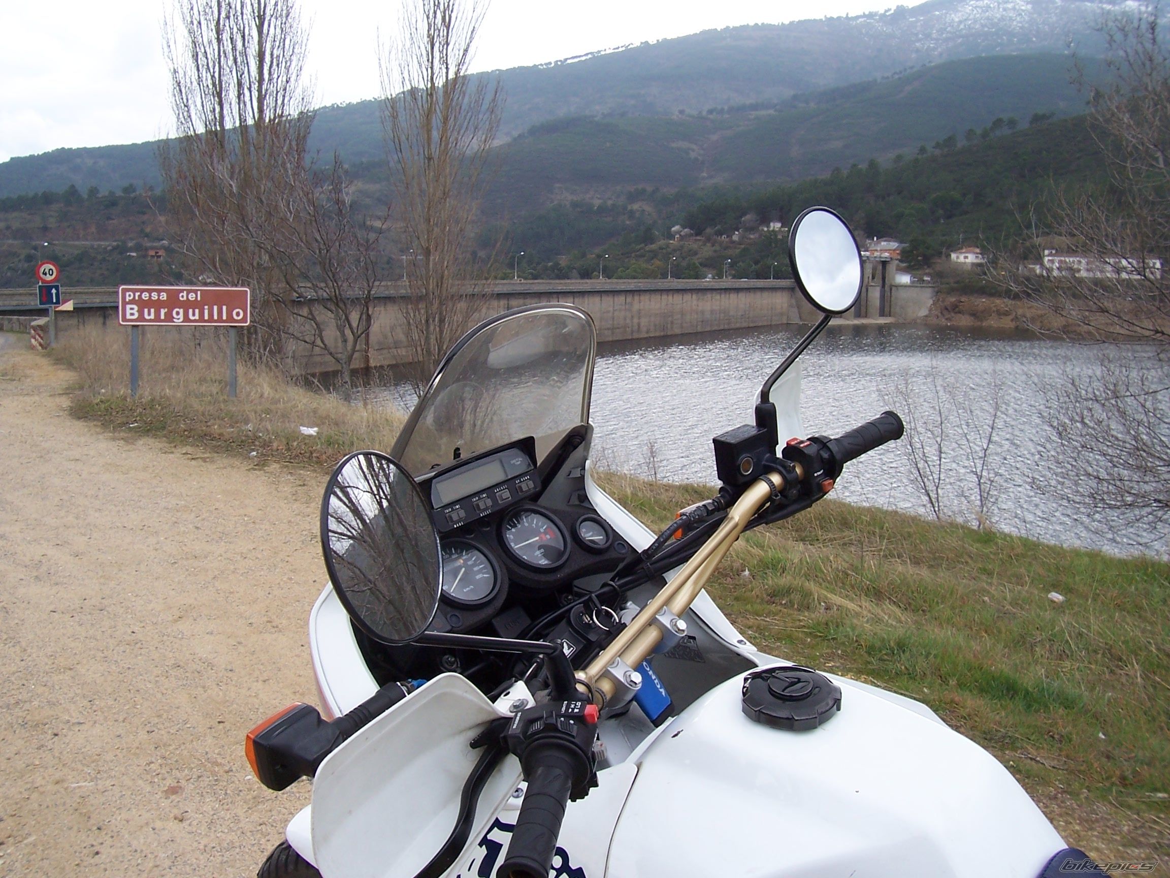 Photo 1586497