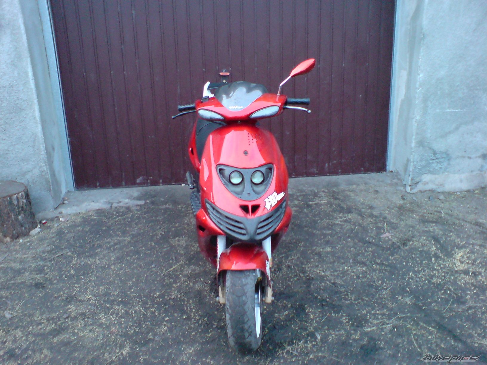 Photo 1586608