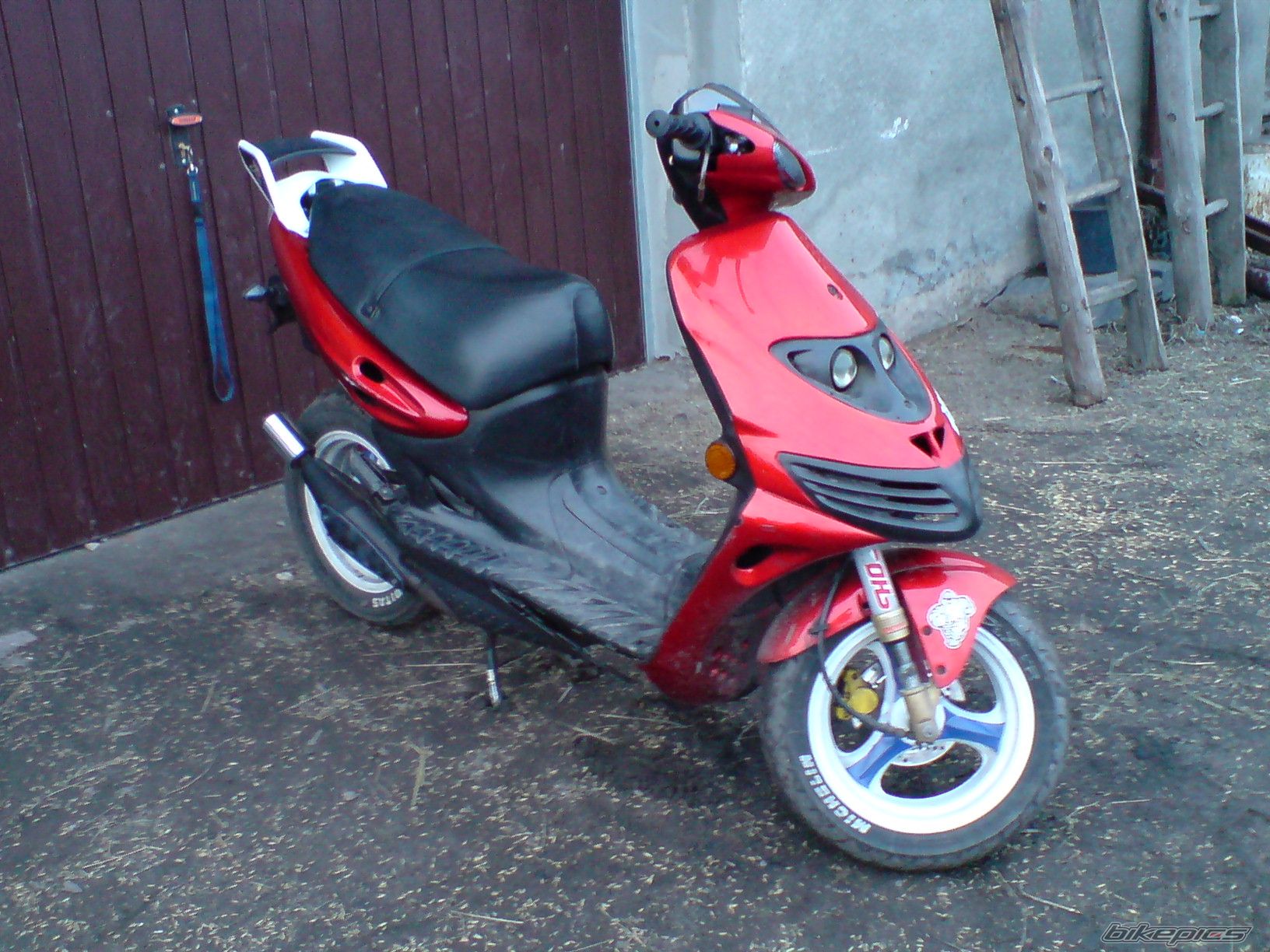 Photo 1586609