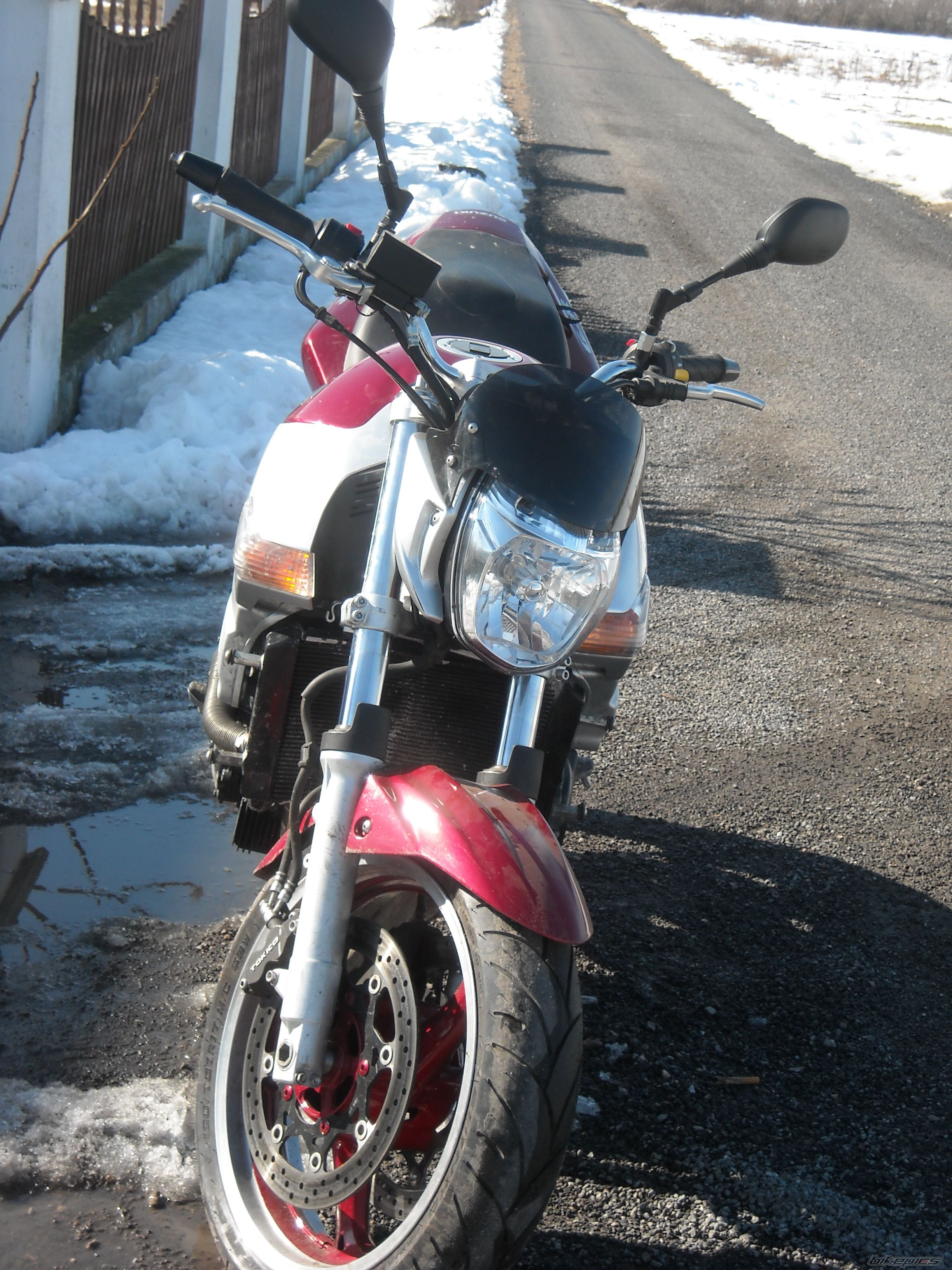 Photo 1586803