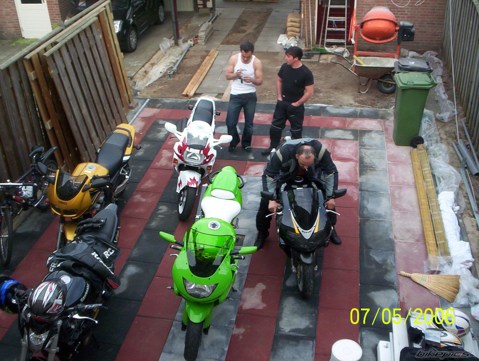 Photo 1586965