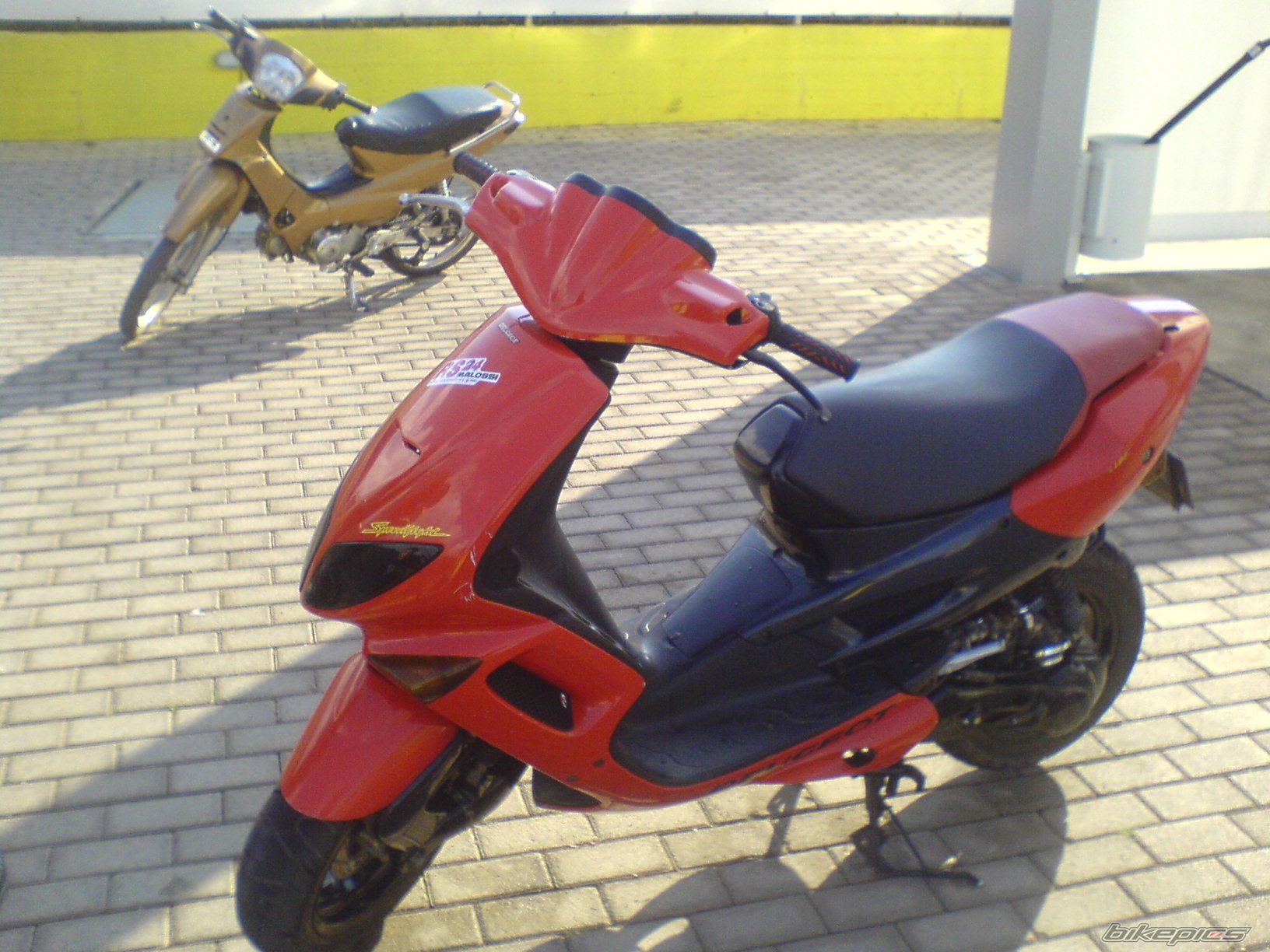 Photo 1587083