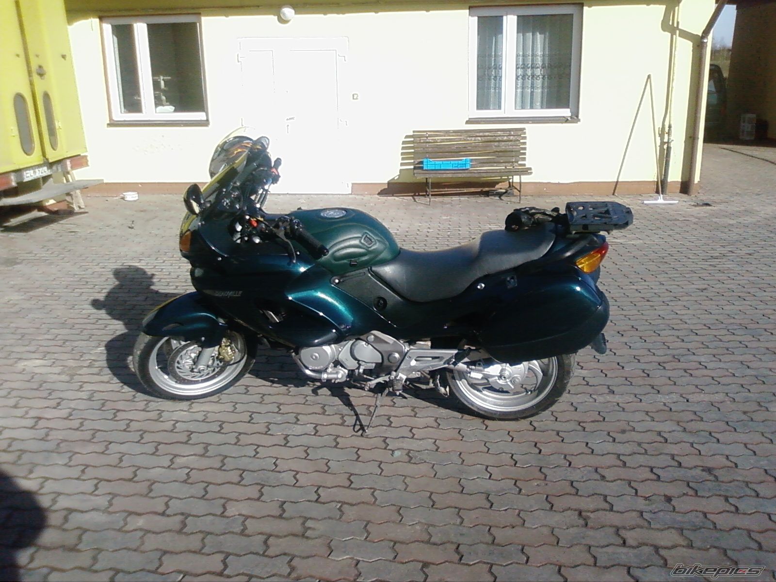 Photo 1587147