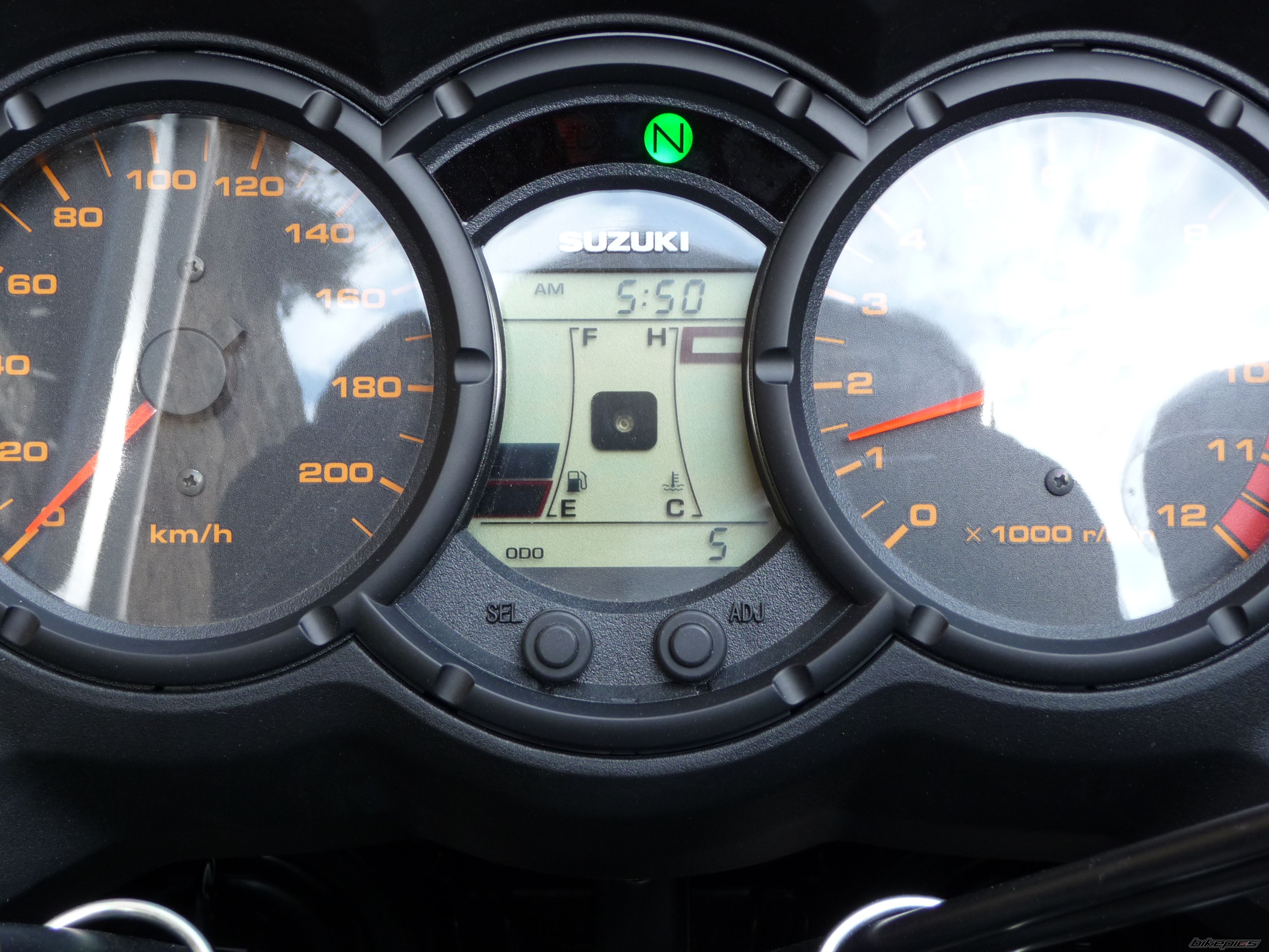 Photo 1587235