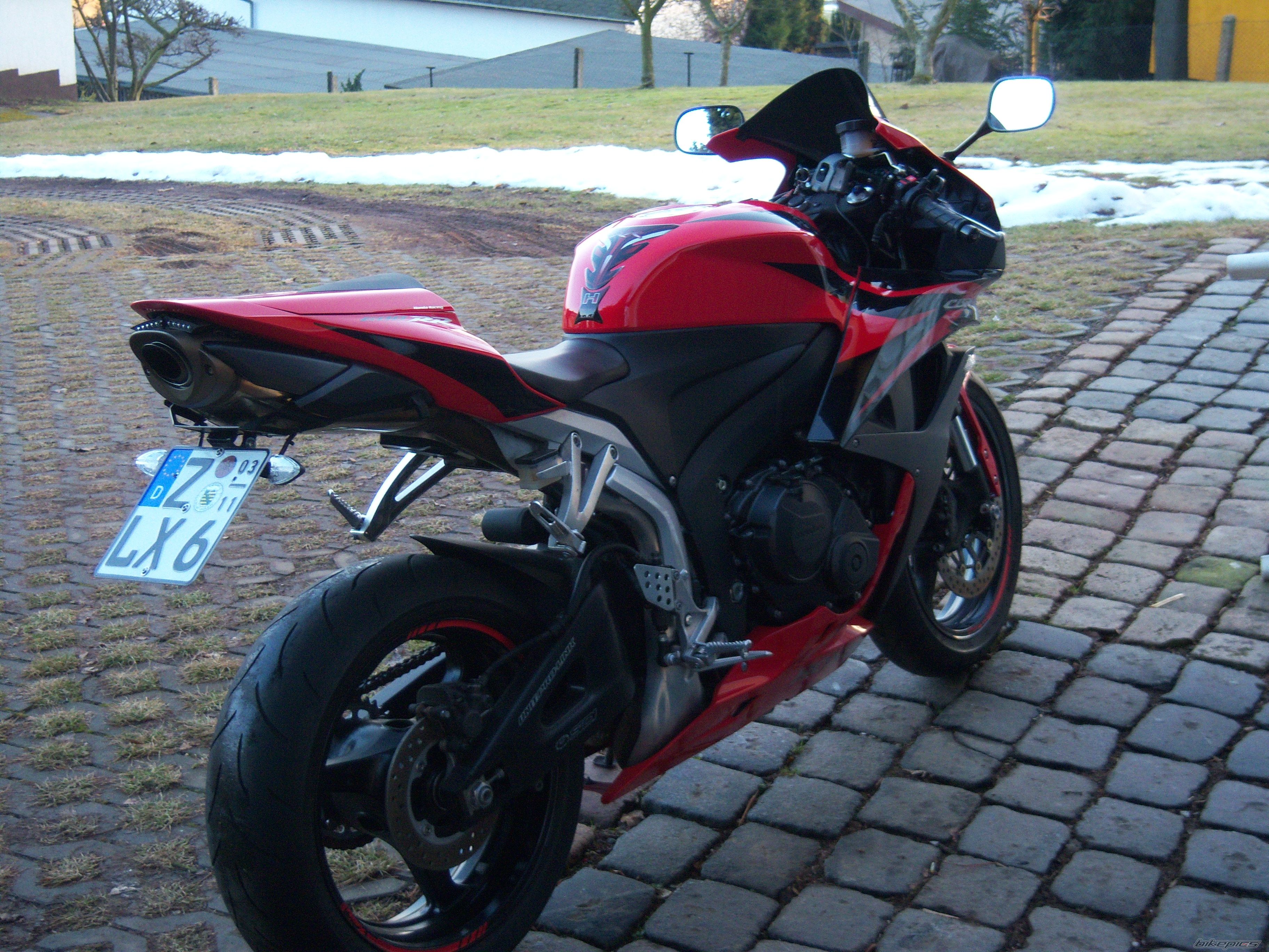 Photo 1587409