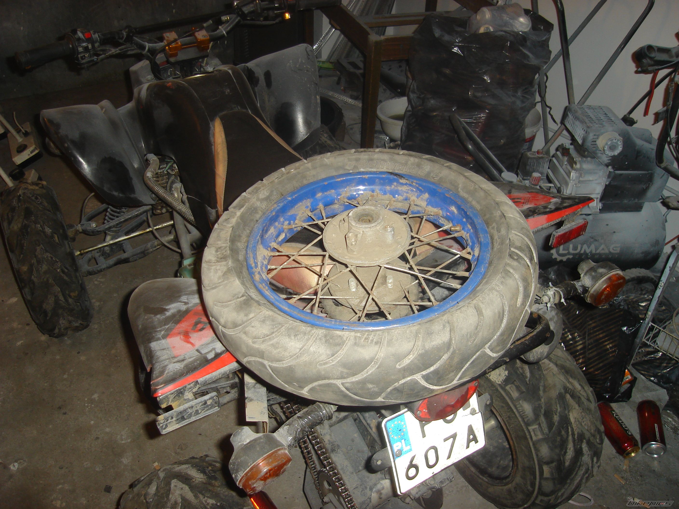 Photo 1587616