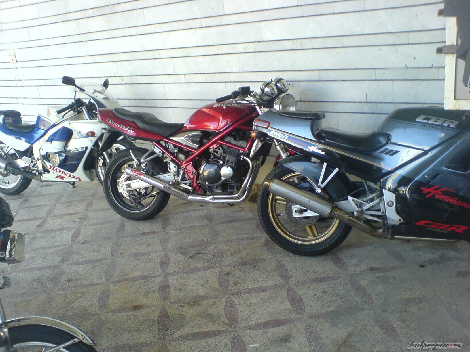 Photo 1587696