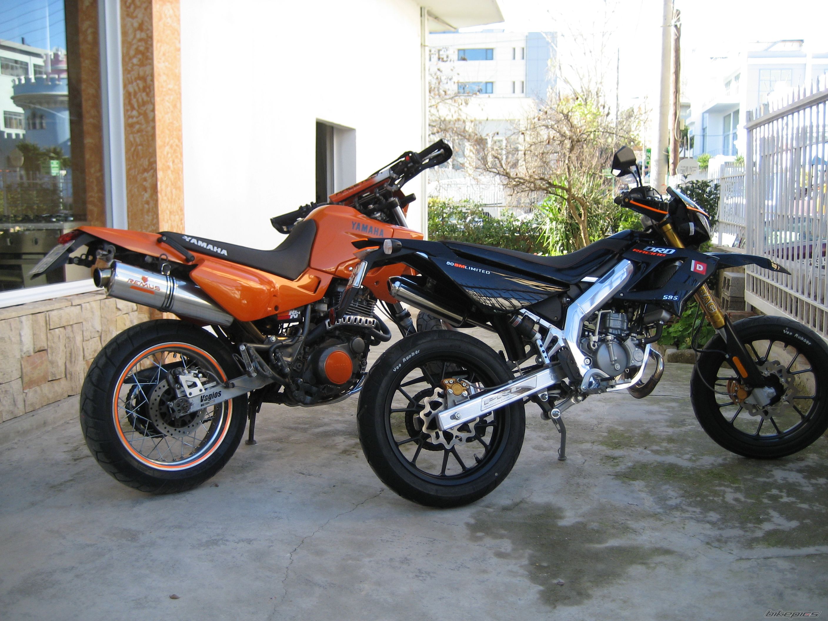 Photo 1587742