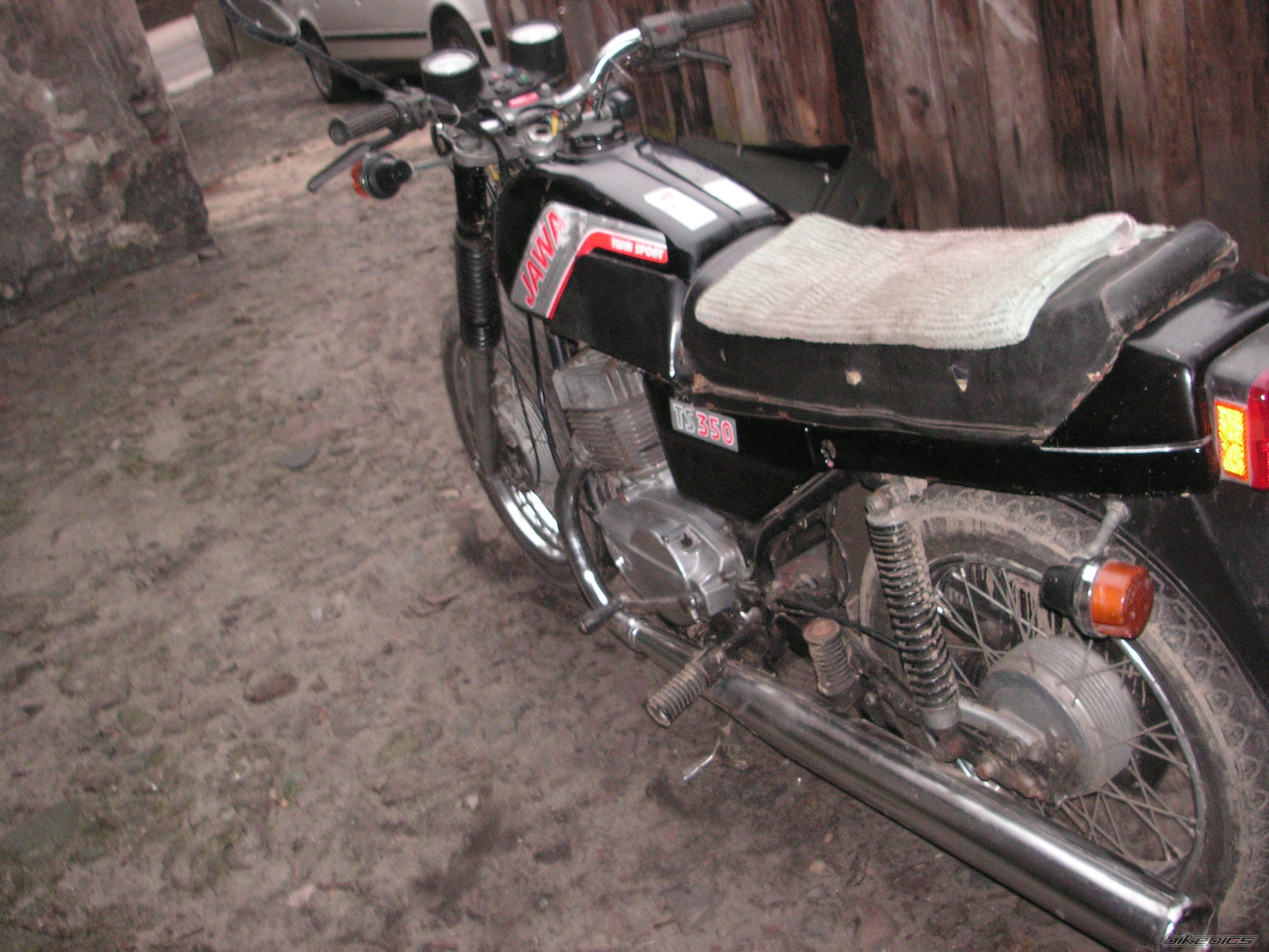 Photo 1587744