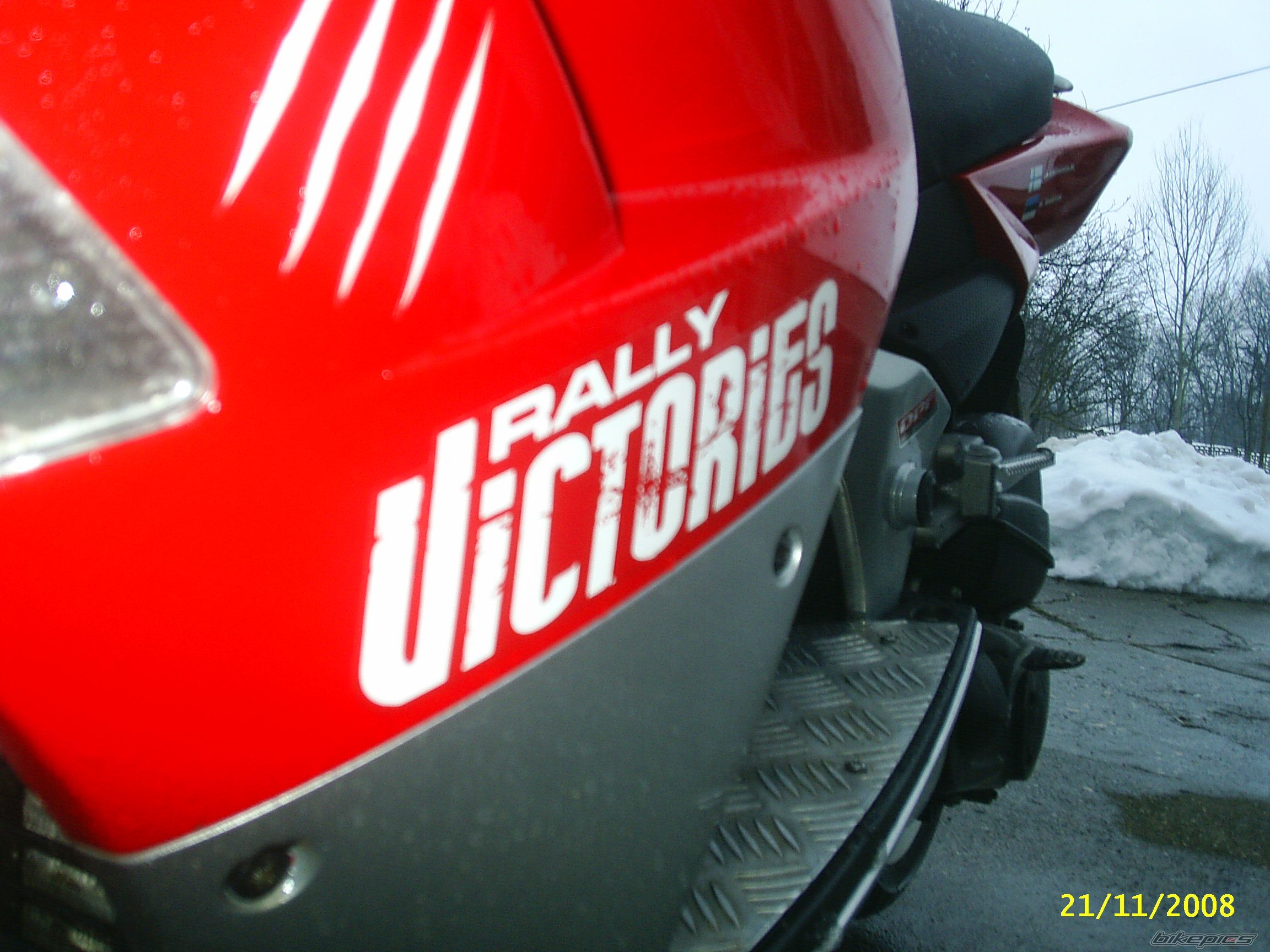 Photo 1587817