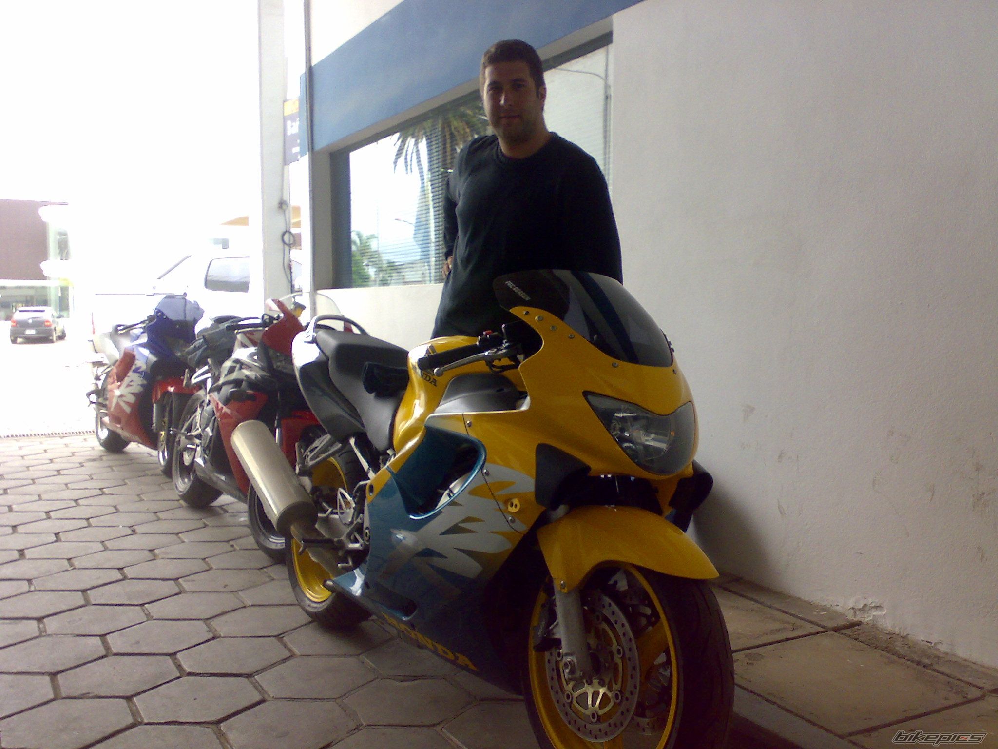 Photo 1587942